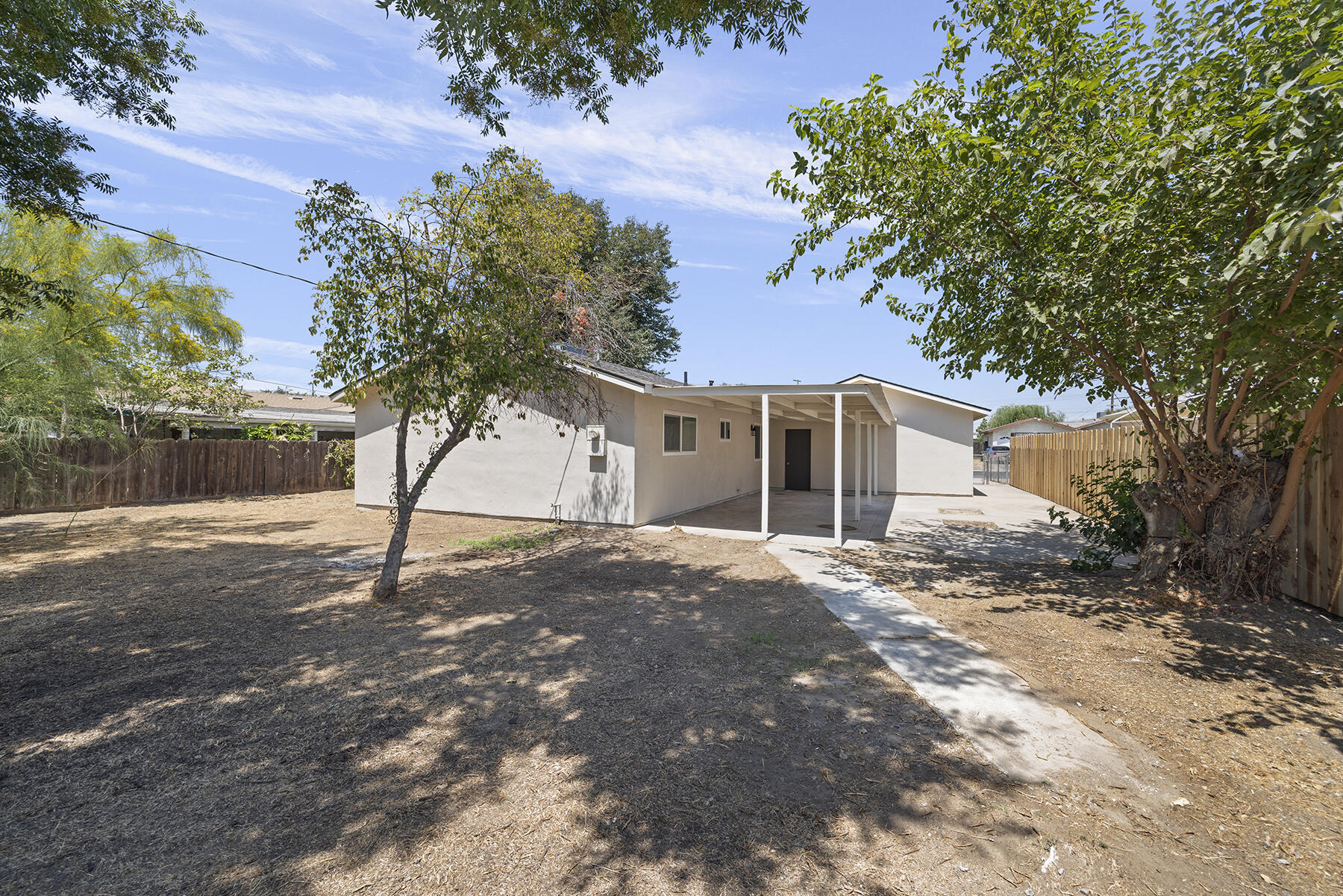 1521 W Juliet Ave, Tulare, CA 93274