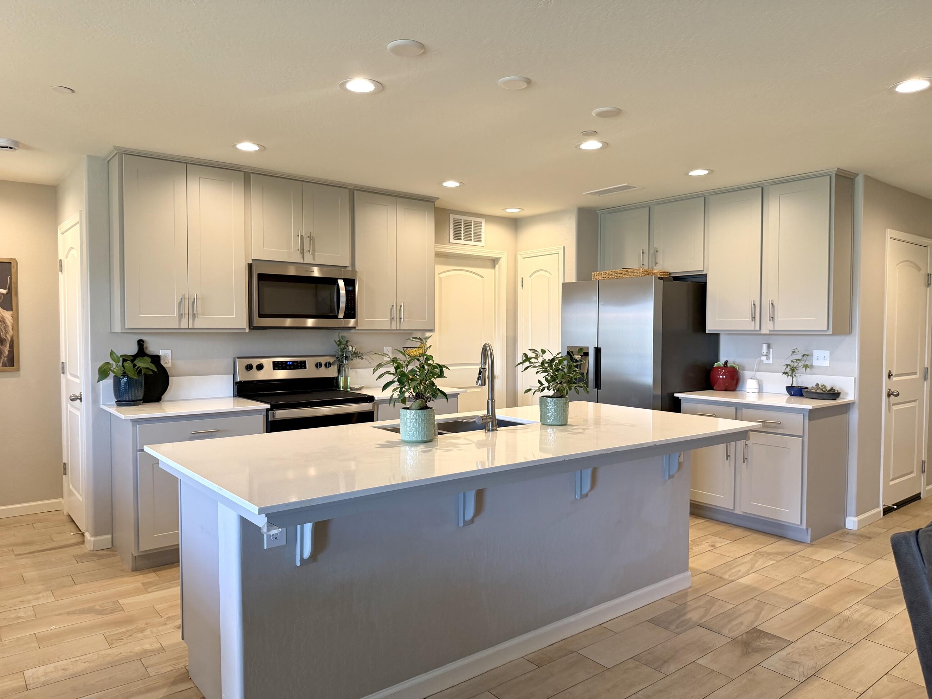 338 N Tracy St, Visalia, CA 93292