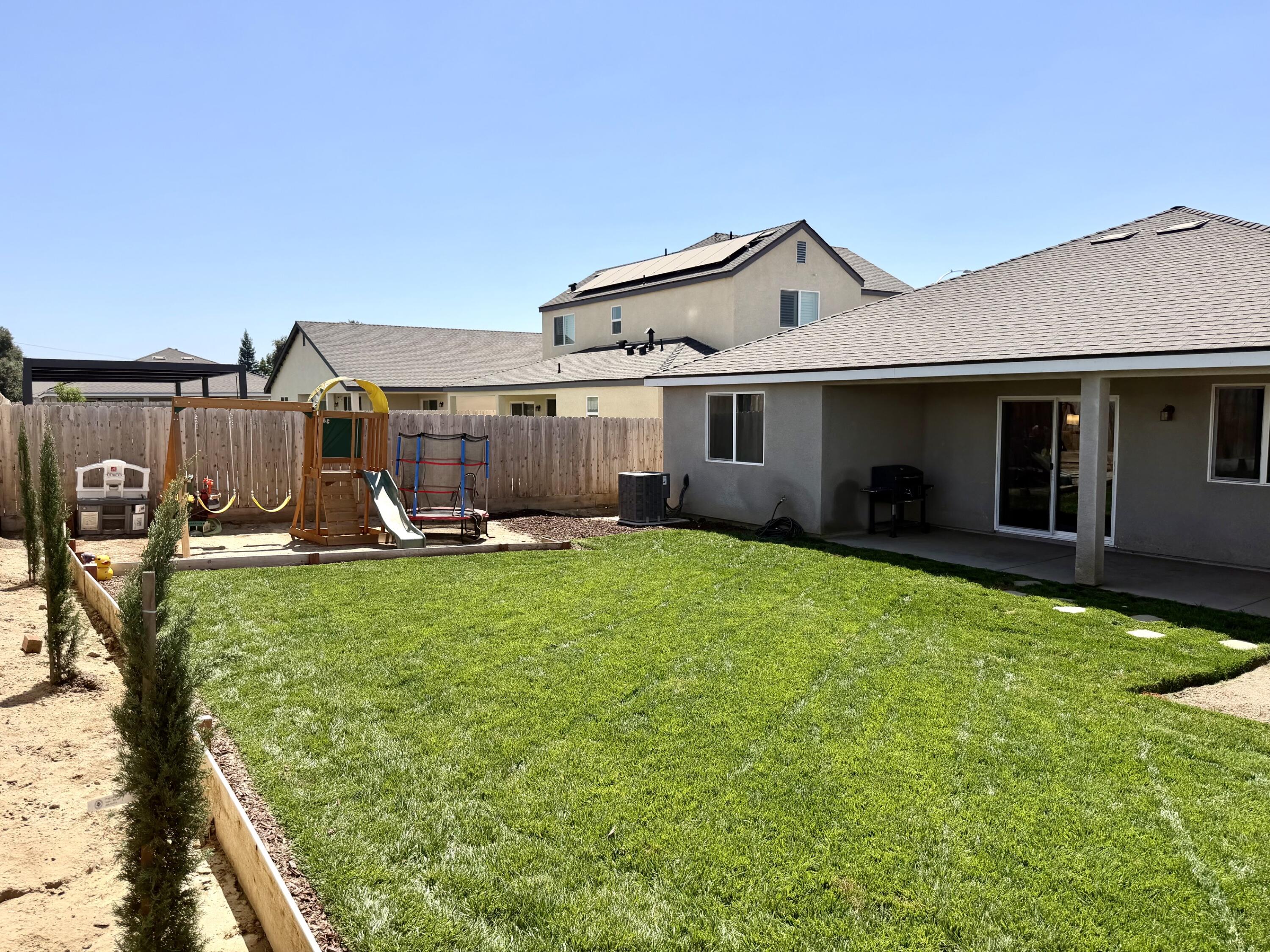 338 N Tracy St, Visalia, CA 93292