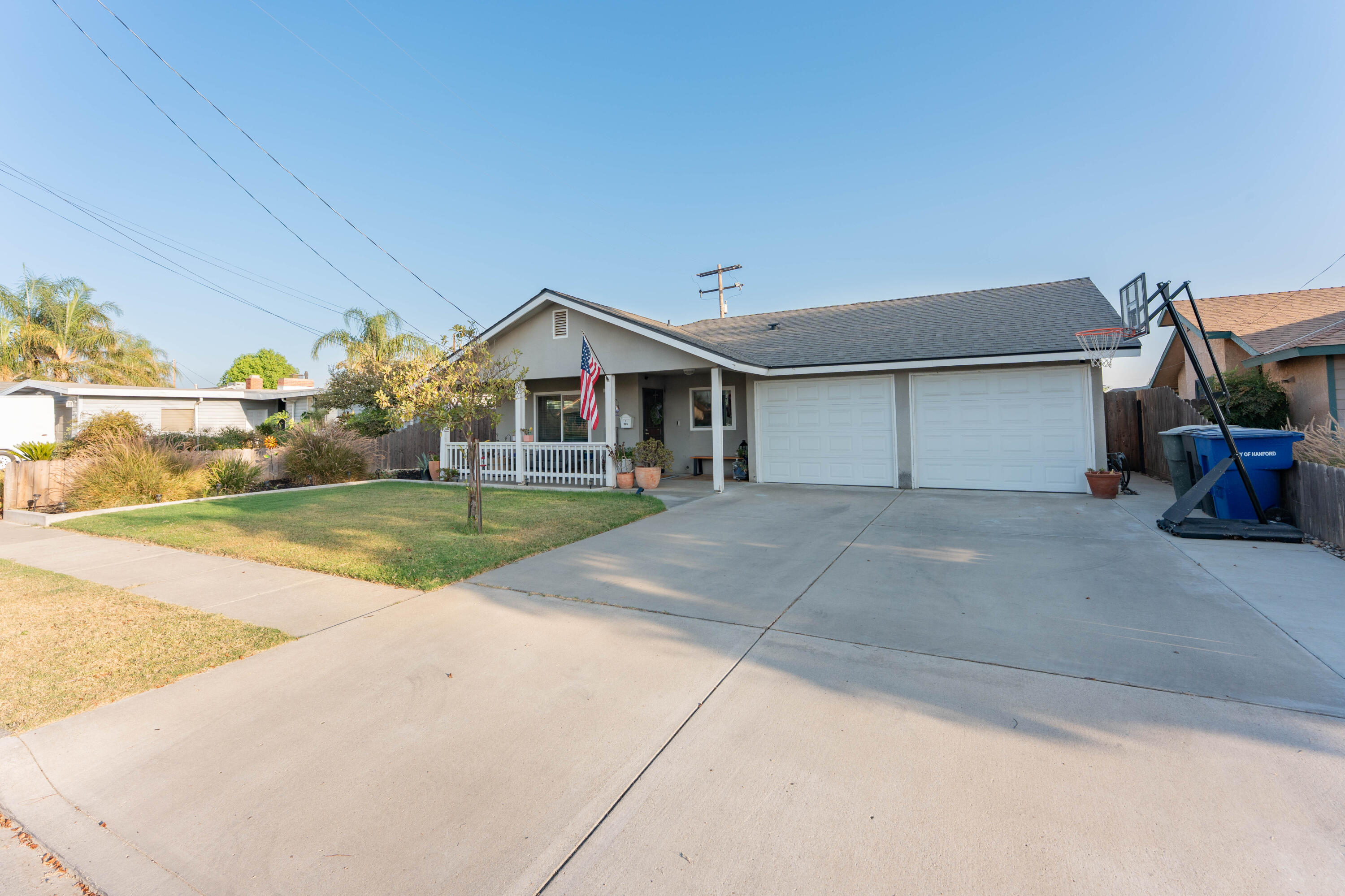 285 E Cortner St, Hanford, CA 93230