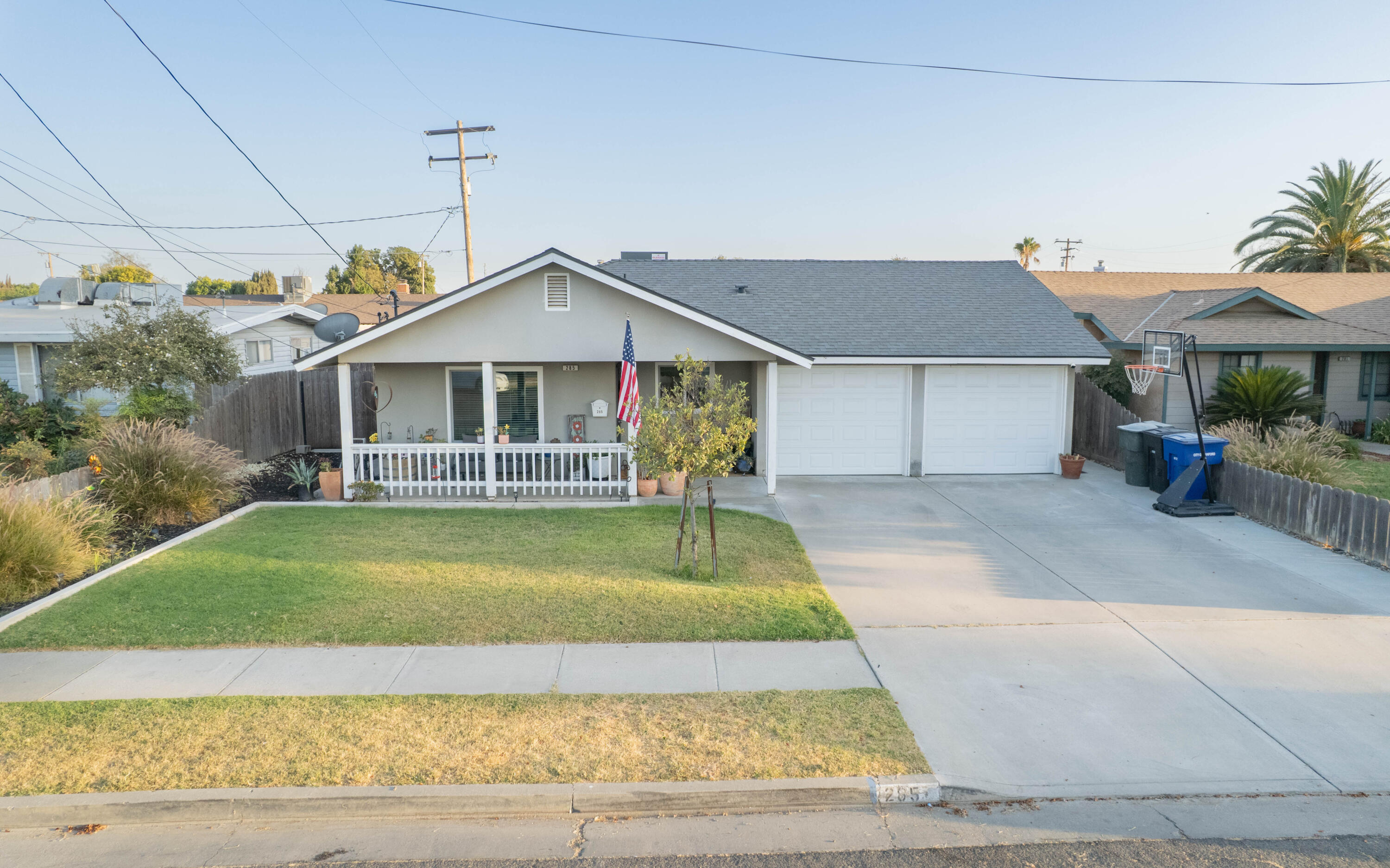 285 E Cortner St, Hanford, CA 93230