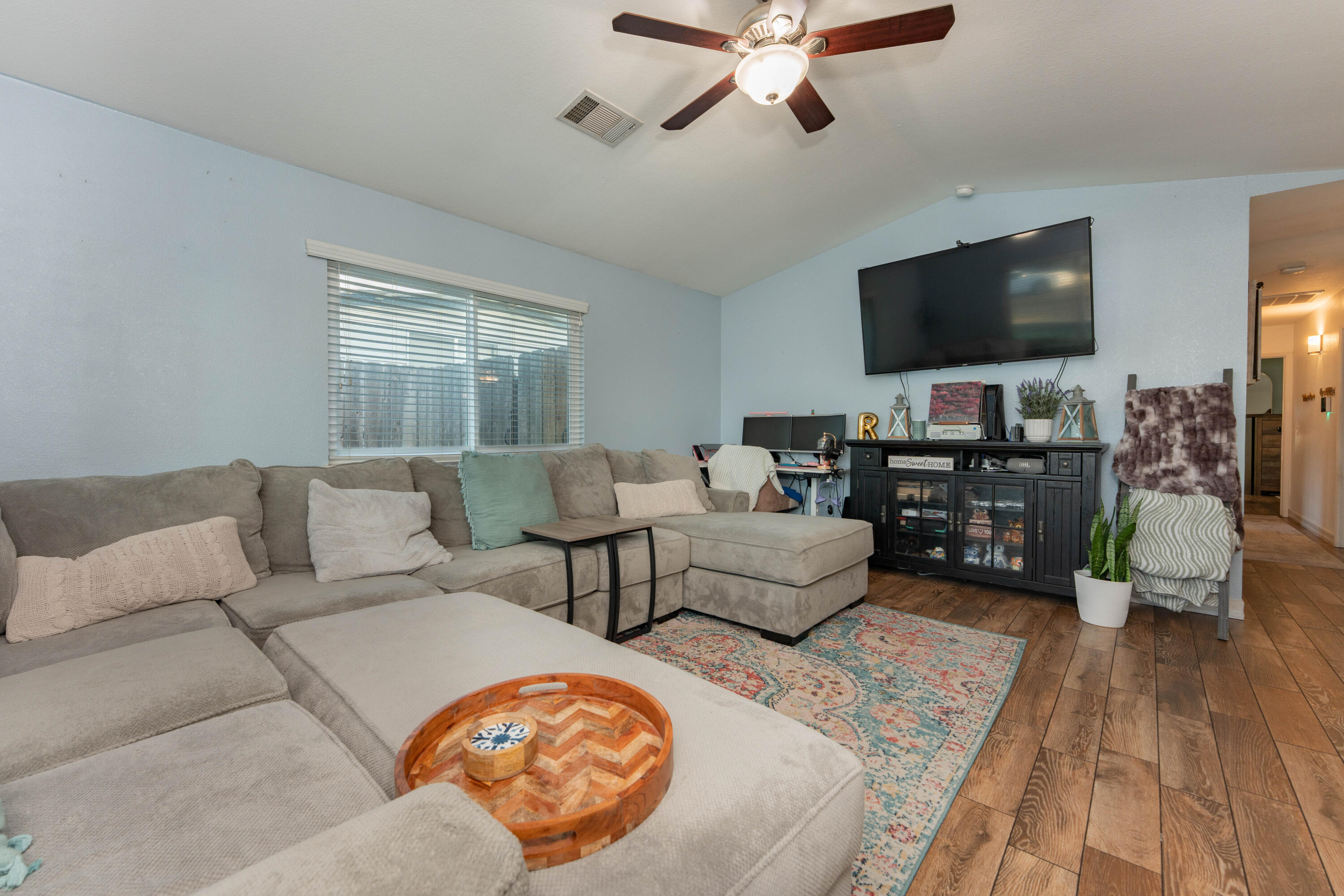 285 E Cortner St, Hanford, CA 93230