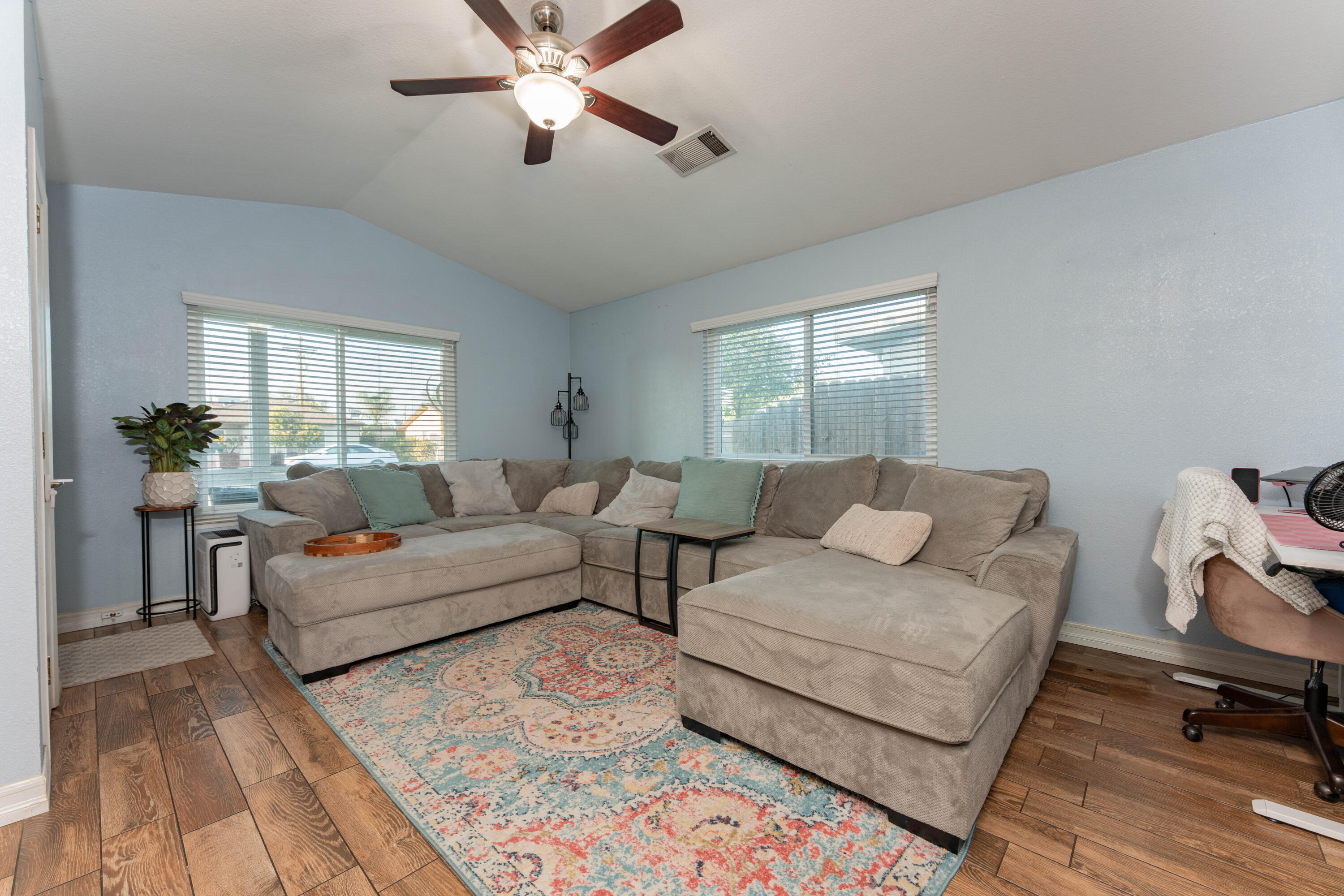 285 E Cortner St, Hanford, CA 93230