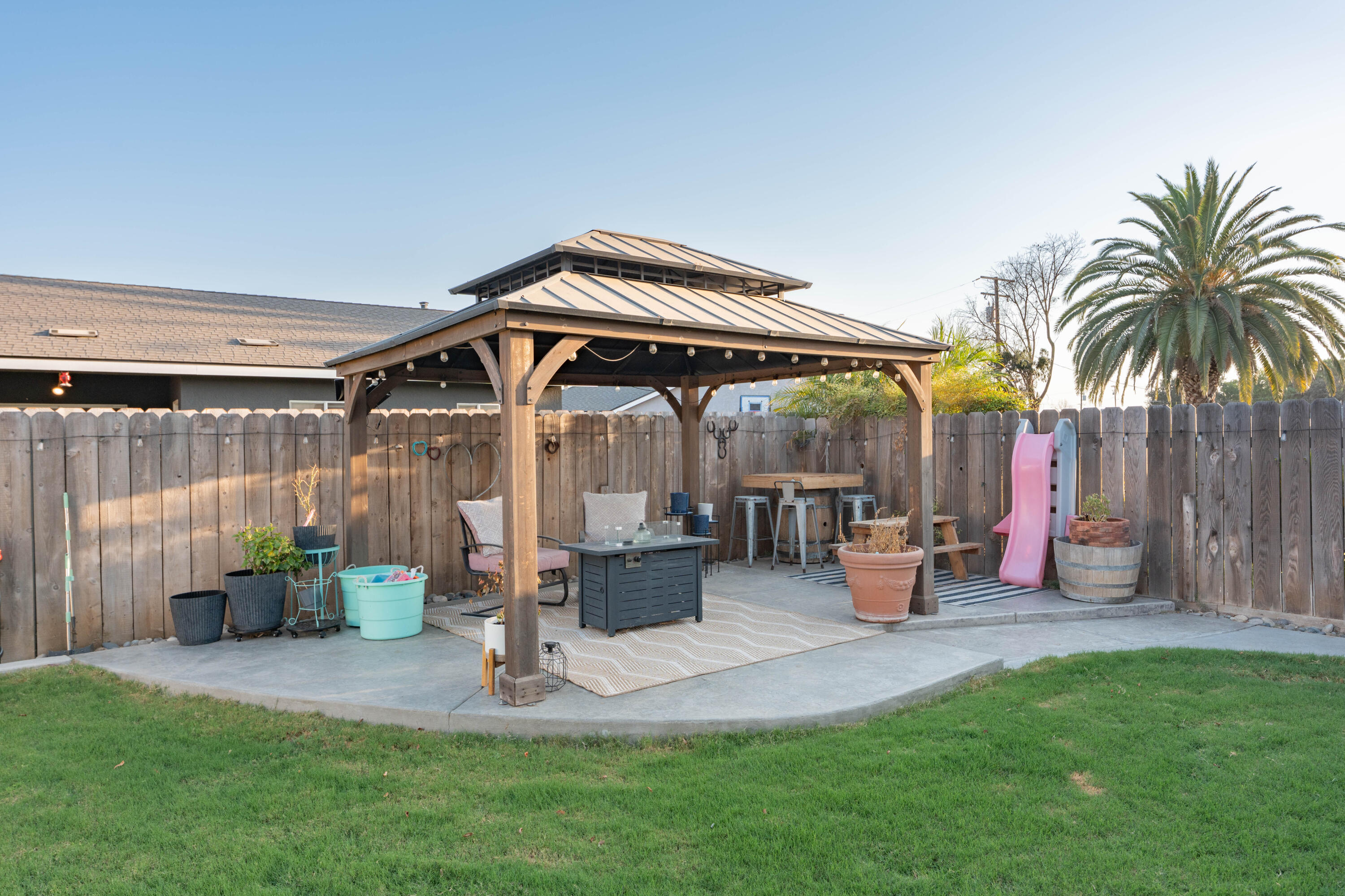 285 E Cortner St, Hanford, CA 93230