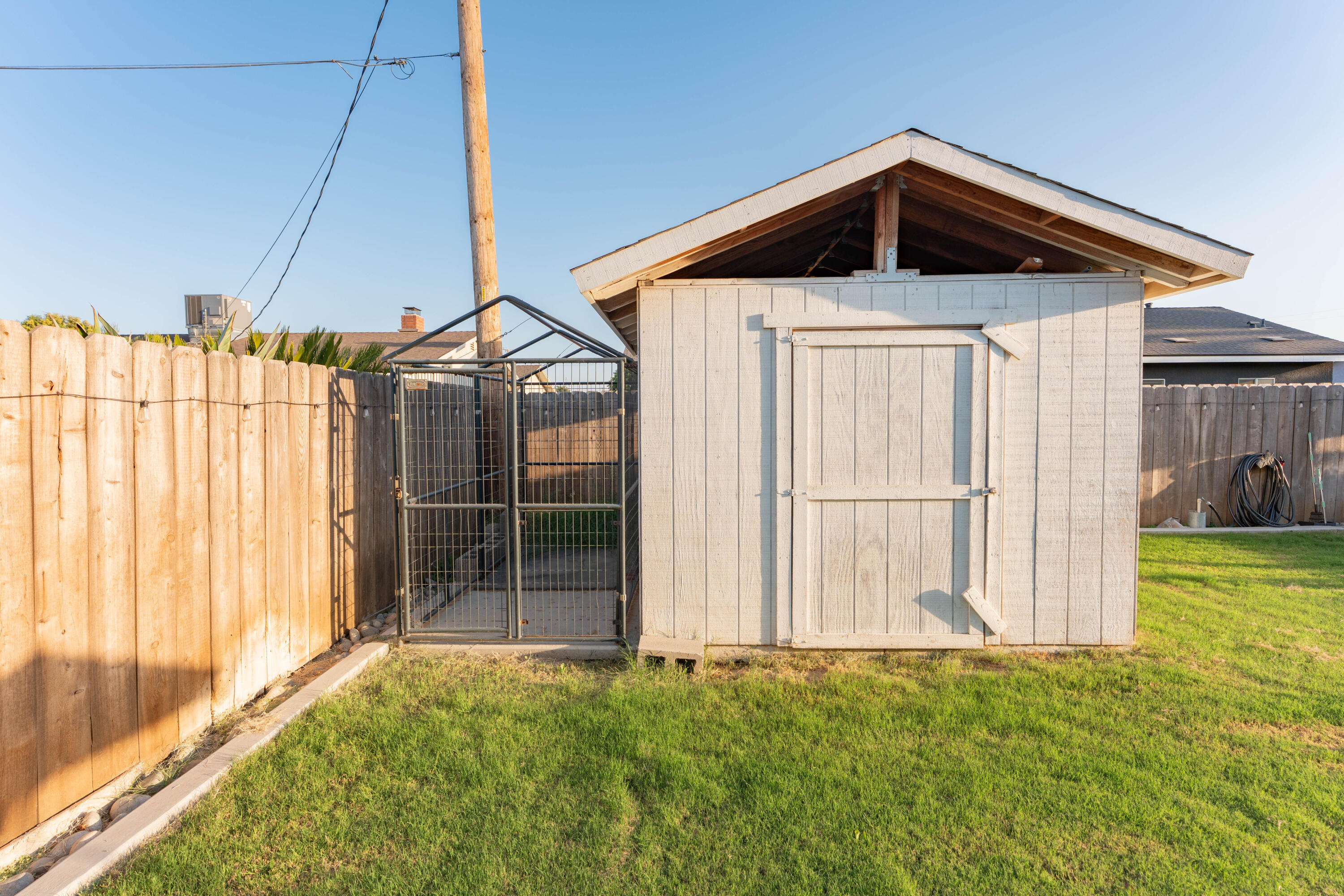 285 E Cortner St, Hanford, CA 93230