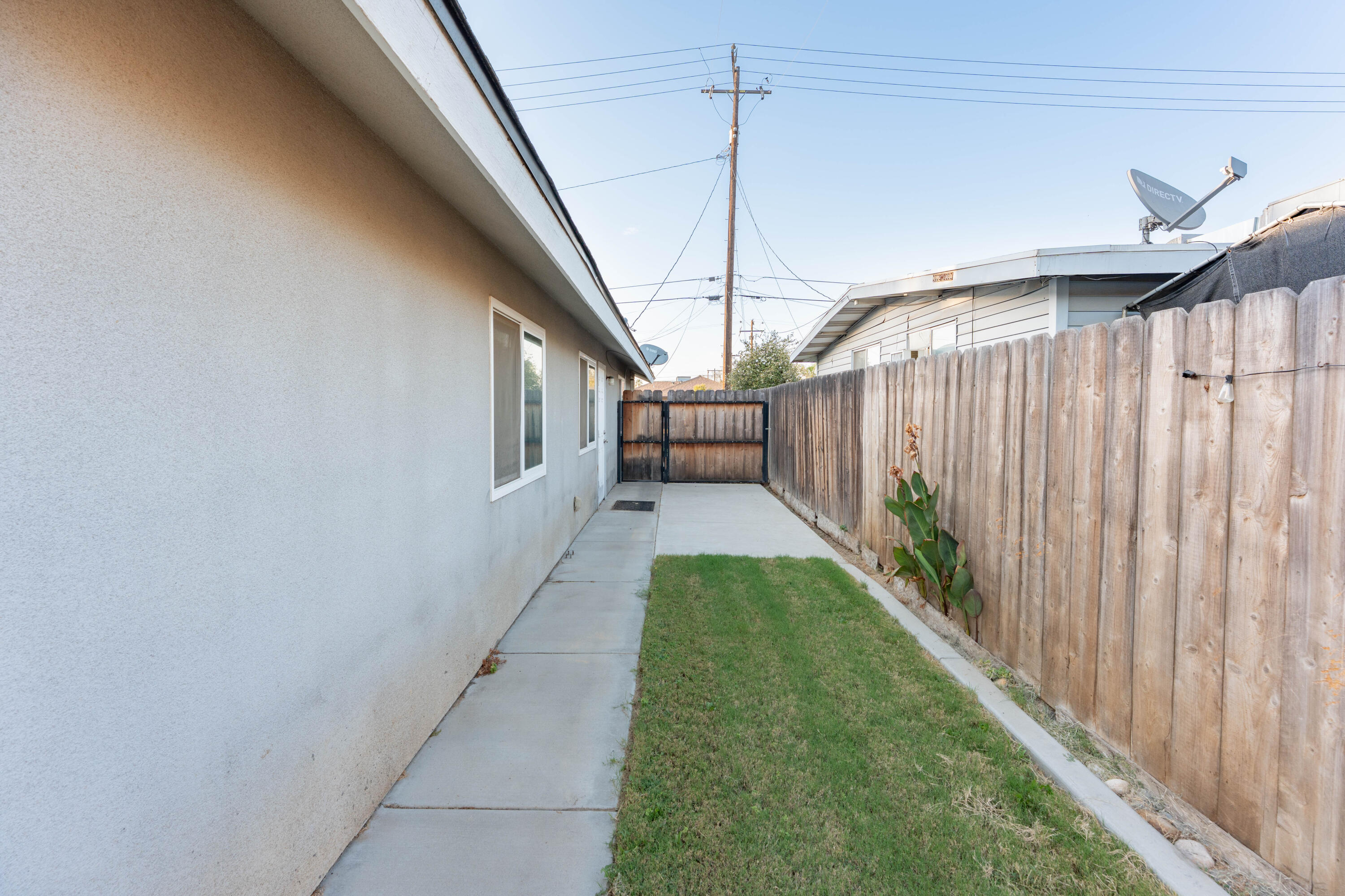 285 E Cortner St, Hanford, CA 93230