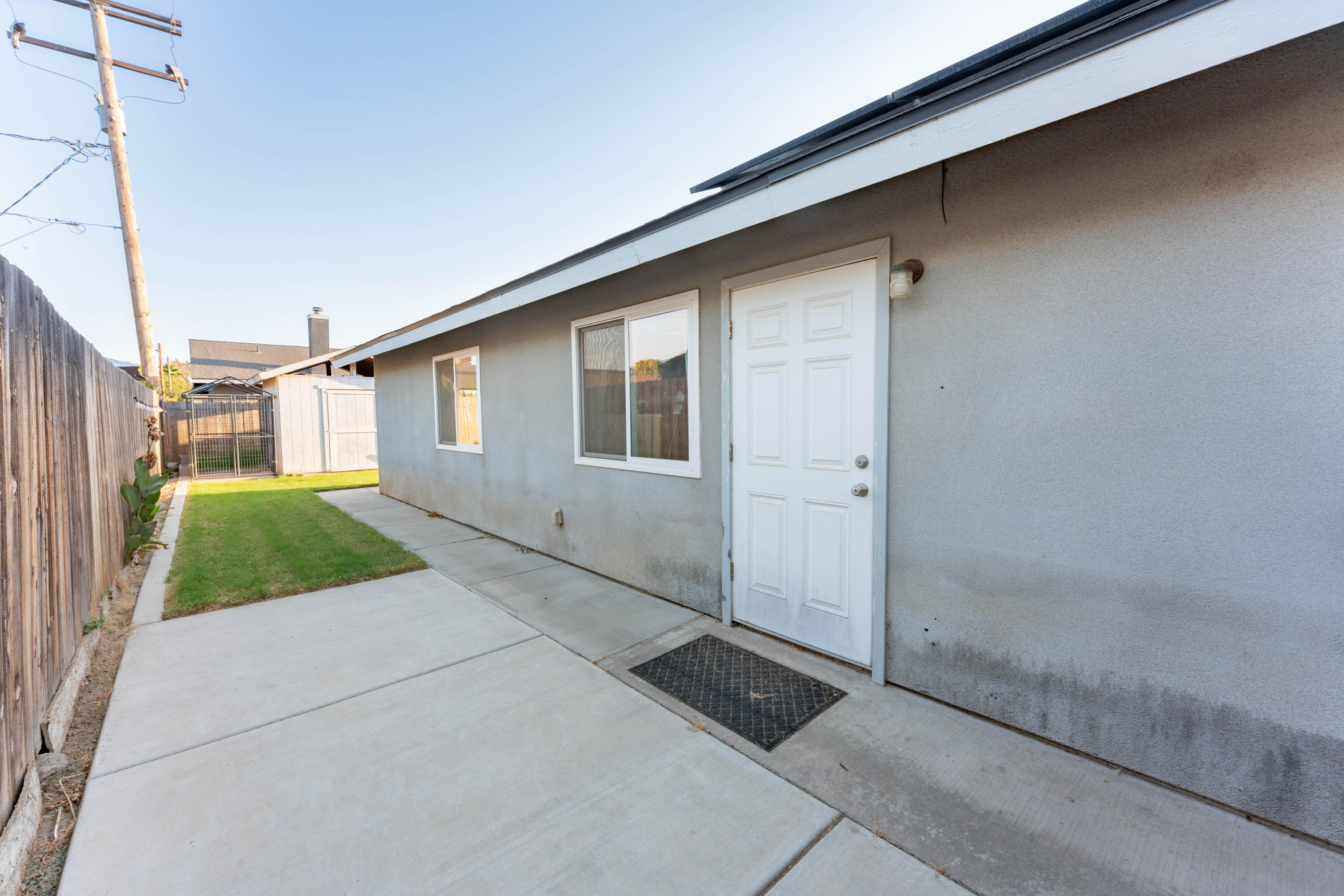 285 E Cortner St, Hanford, CA 93230