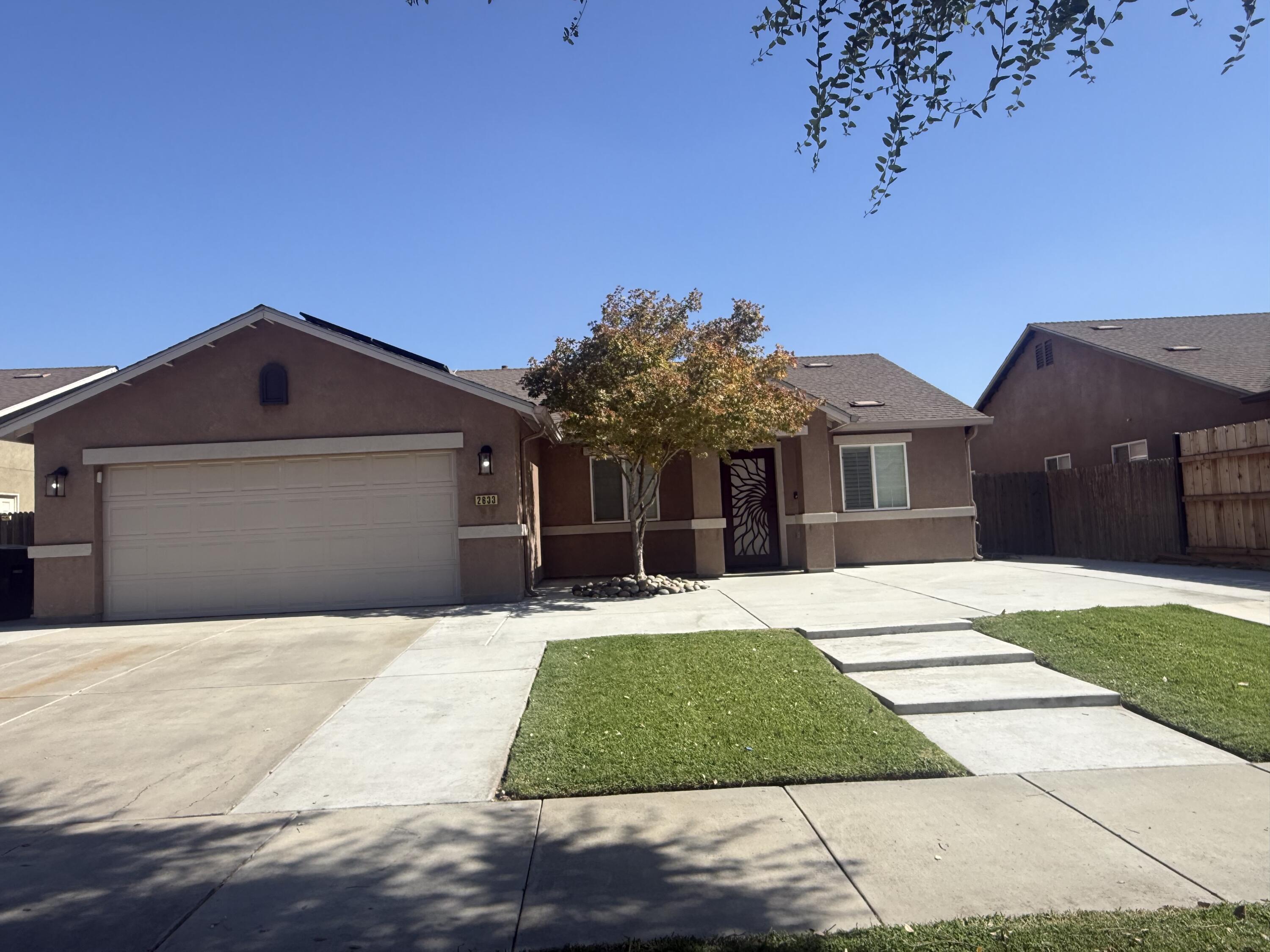 2633 W W Prescott Ave, Visalia, CA 93291