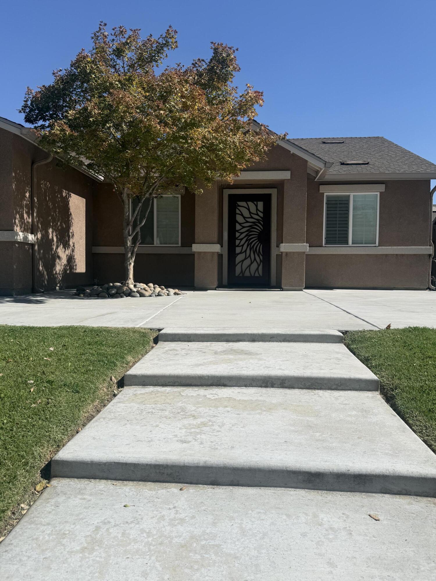 2633 W W Prescott Ave, Visalia, CA 93291