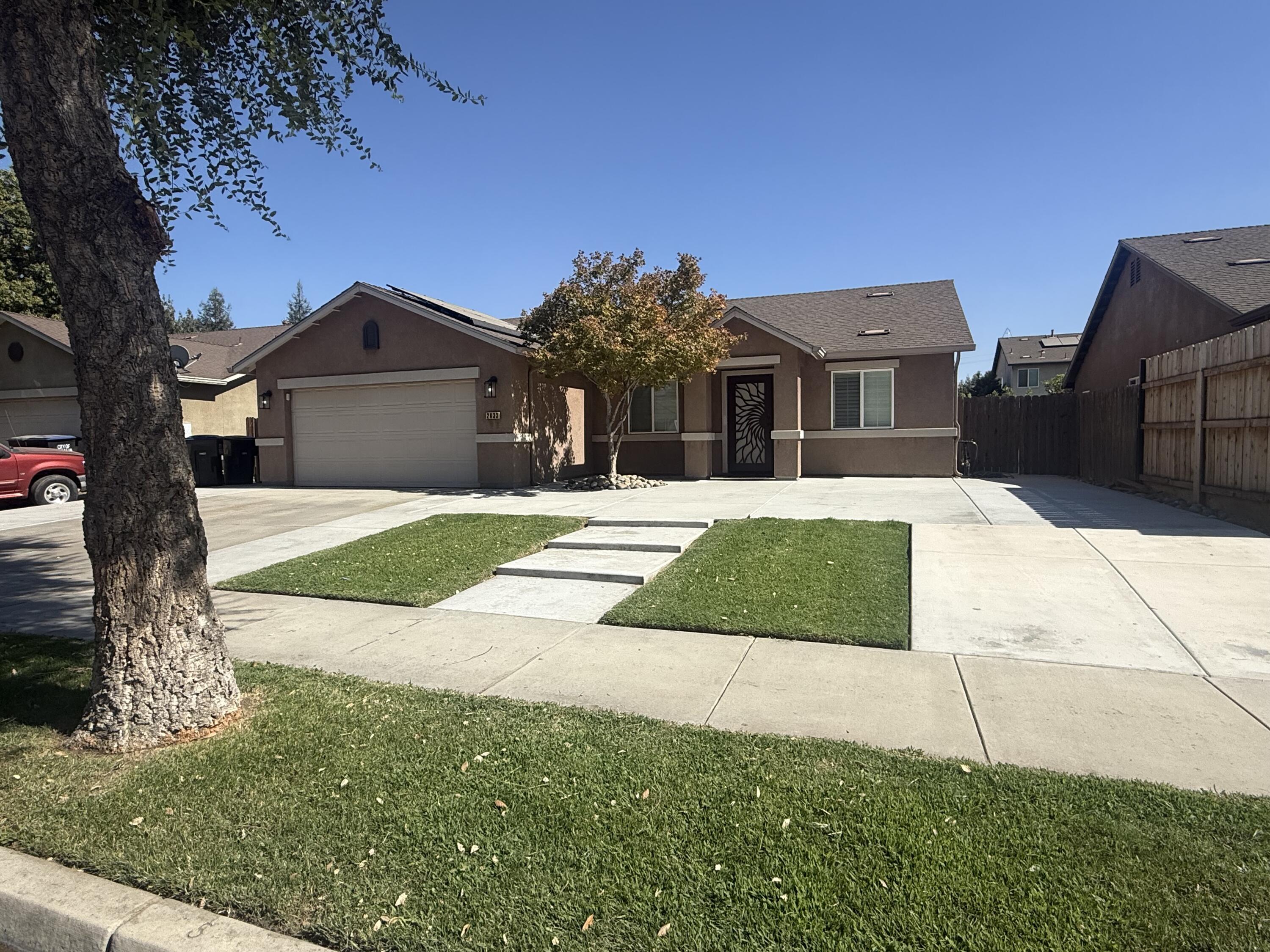 2633 W W Prescott Ave, Visalia, CA 93291