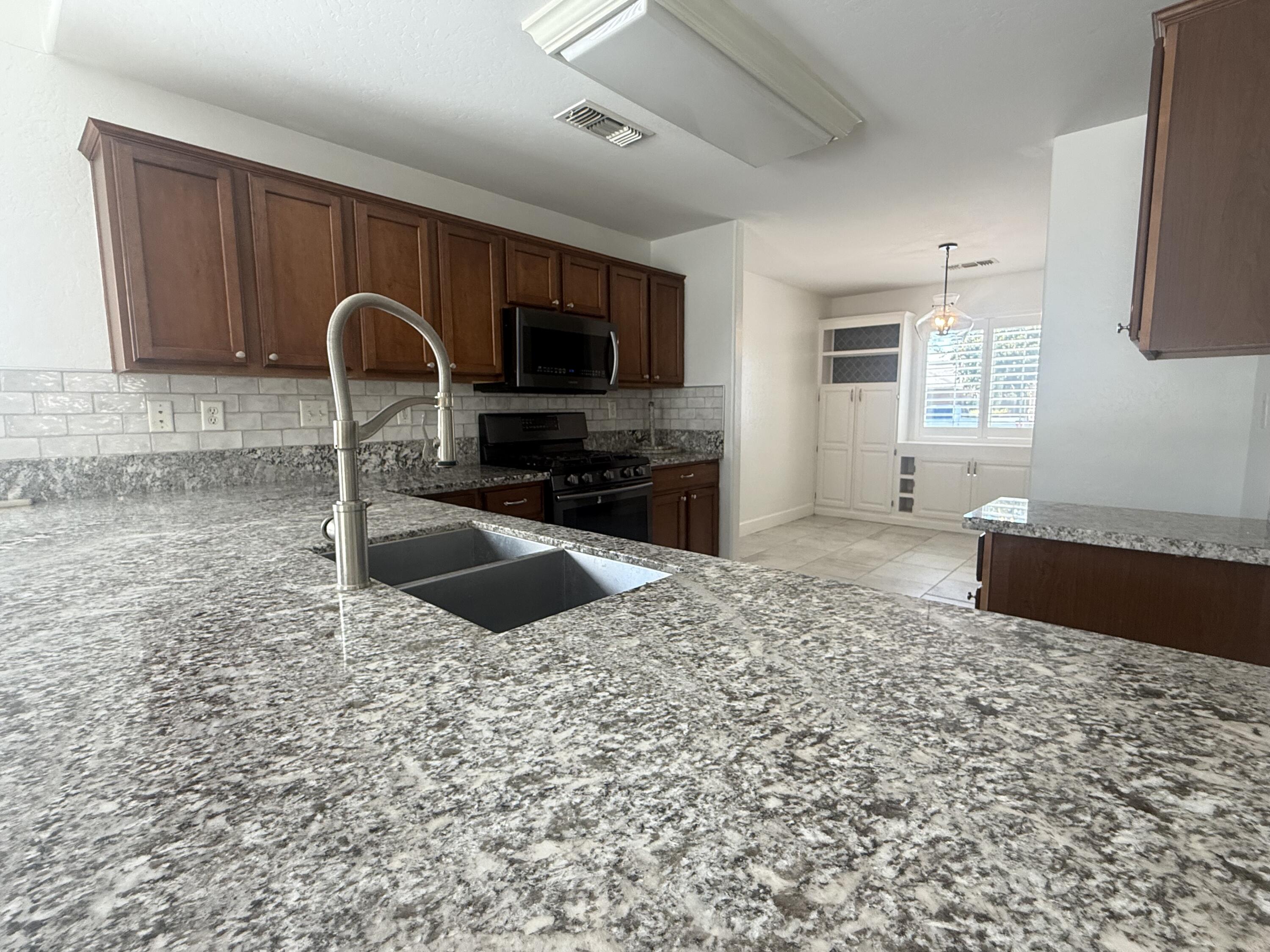 2633 W W Prescott Ave, Visalia, CA 93291