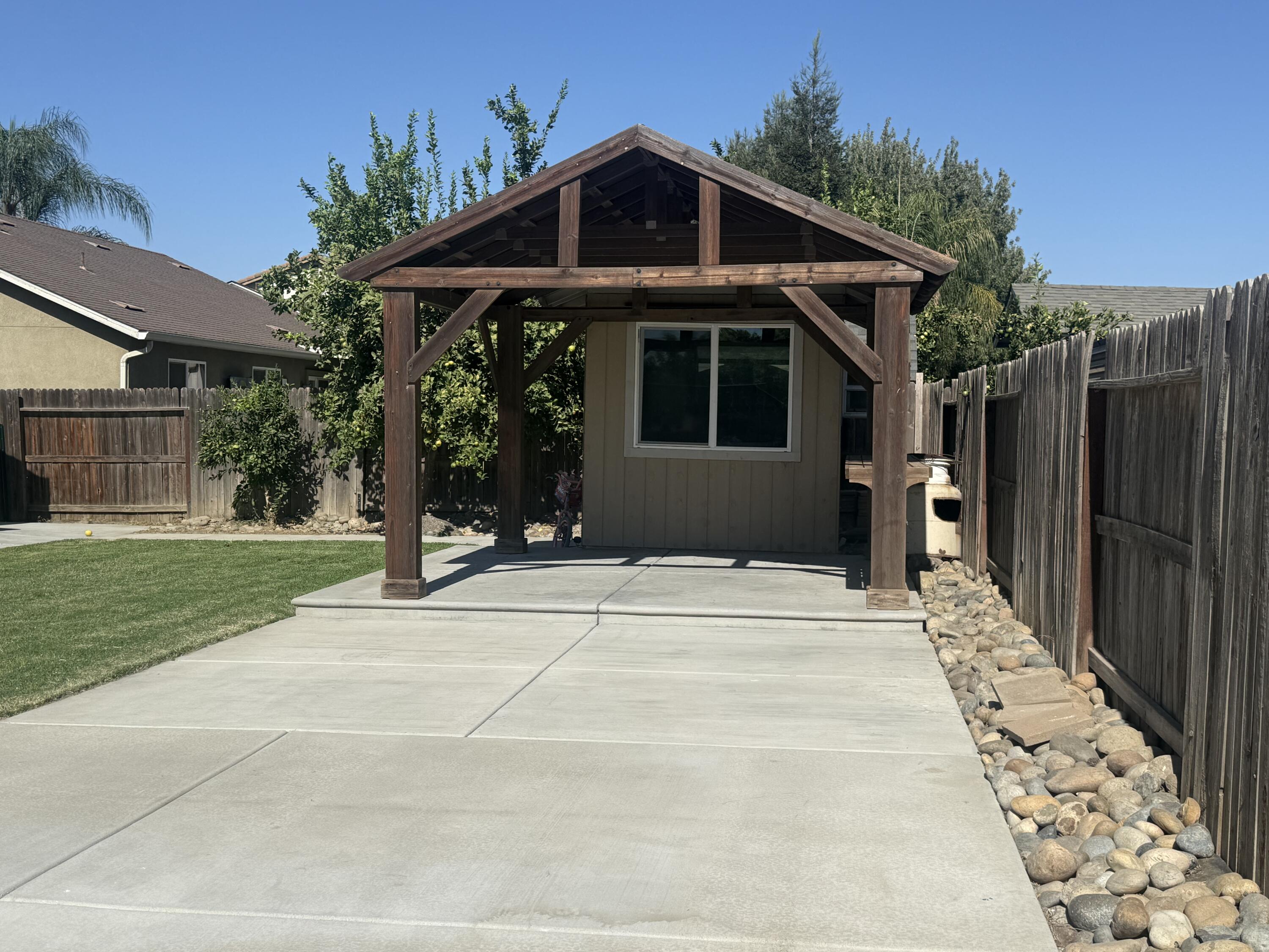 2633 W W Prescott Ave, Visalia, CA 93291