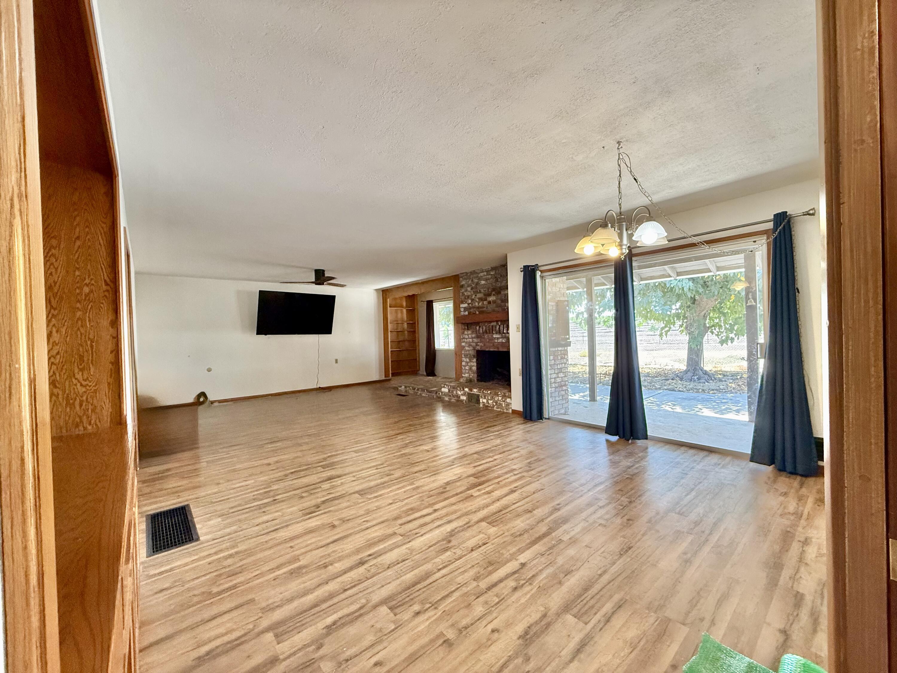 8988 Rd 272, Terra Bella, CA 93270