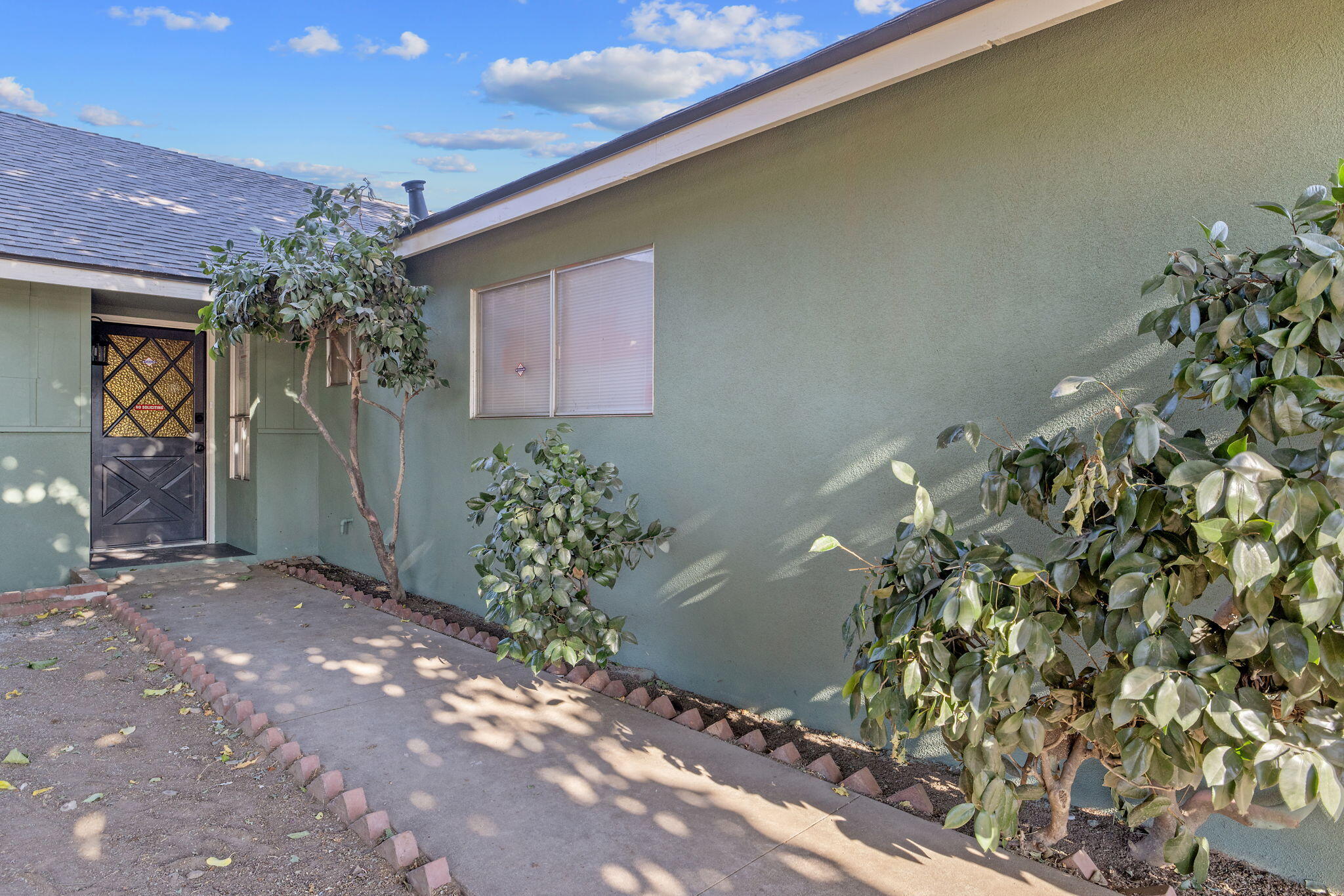 988 Laurel Ave, Lindsay, CA 93247