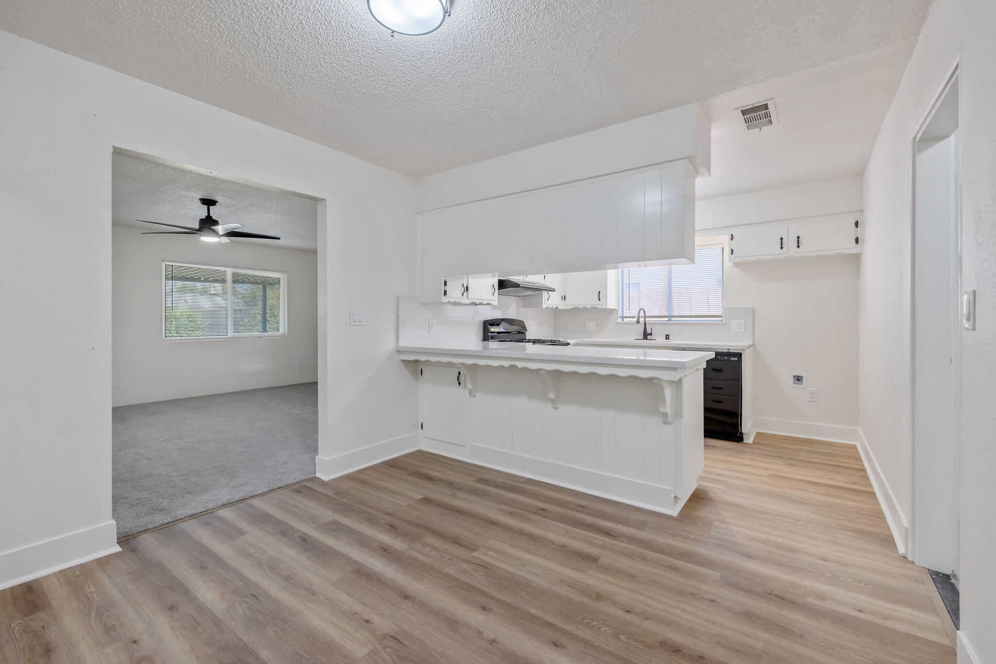 988 Laurel Ave, Lindsay, CA 93247