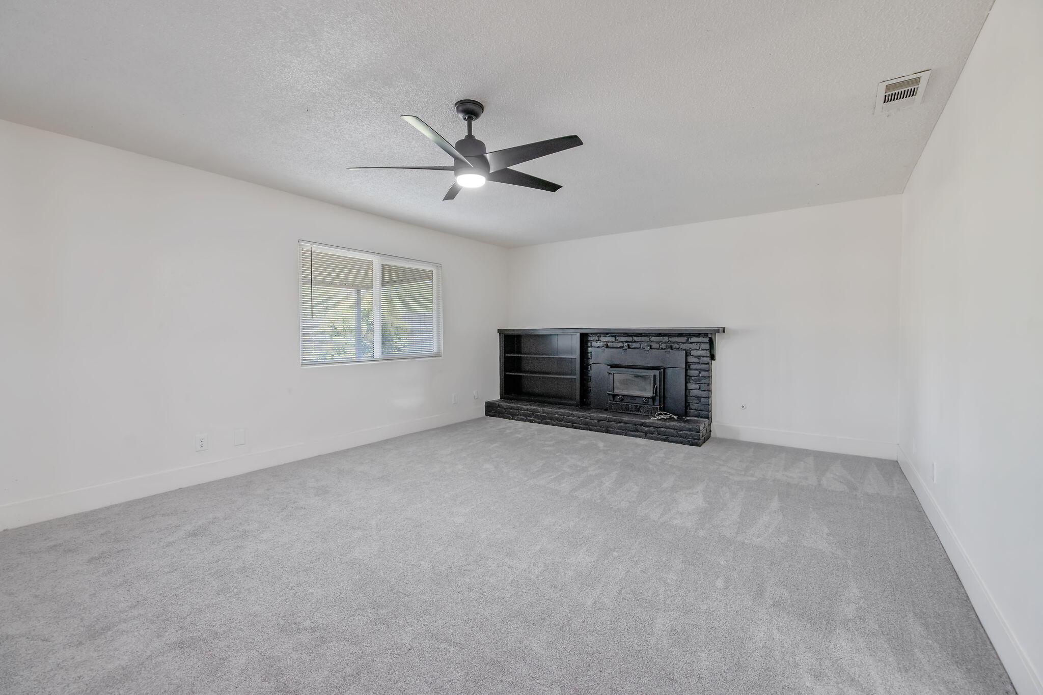 988 Laurel Ave, Lindsay, CA 93247