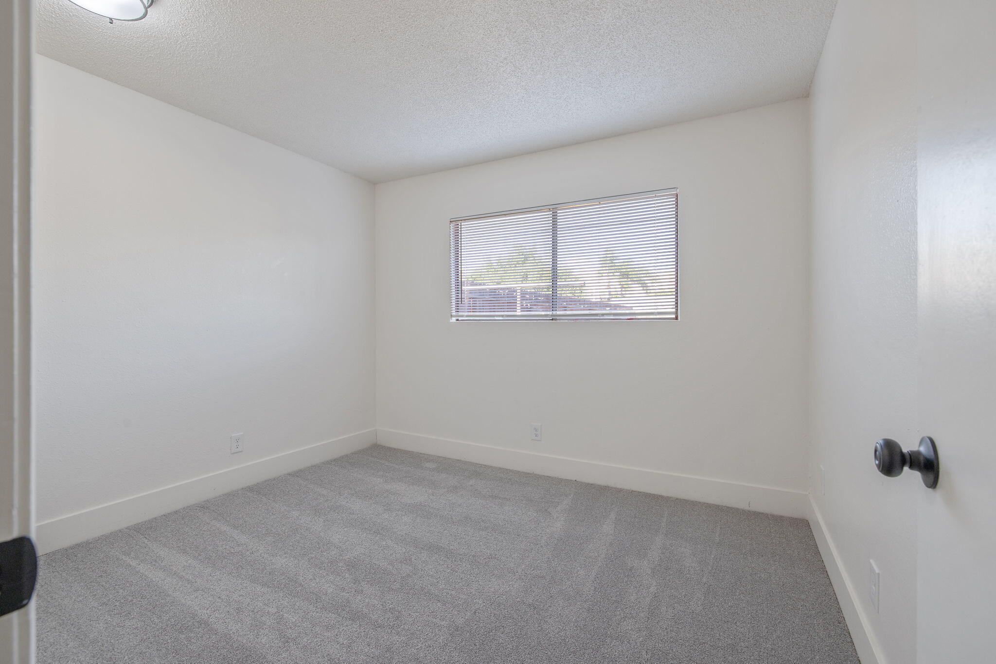 988 Laurel Ave, Lindsay, CA 93247