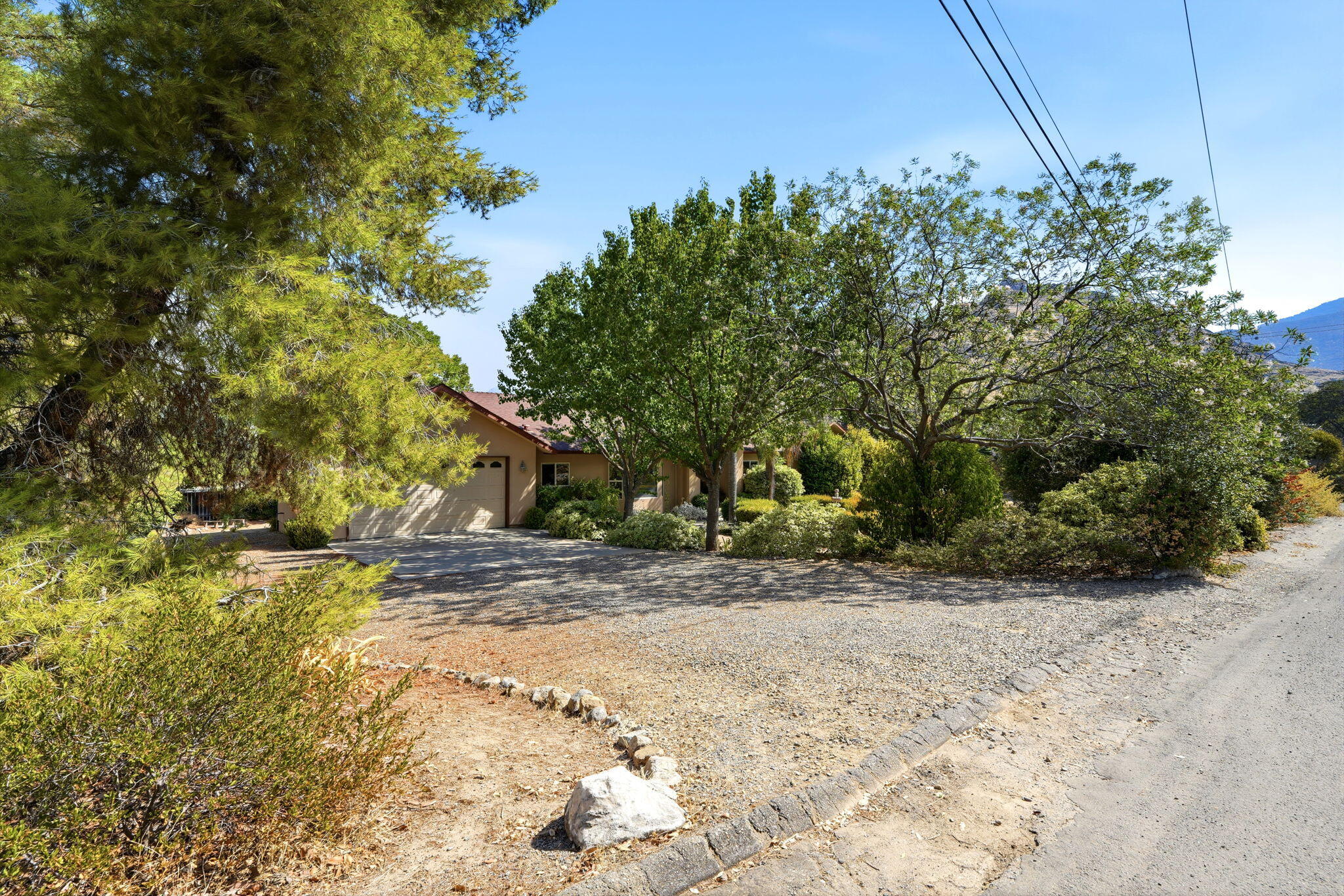 40872 Ferndale Dr, Three Rivers, CA 93271