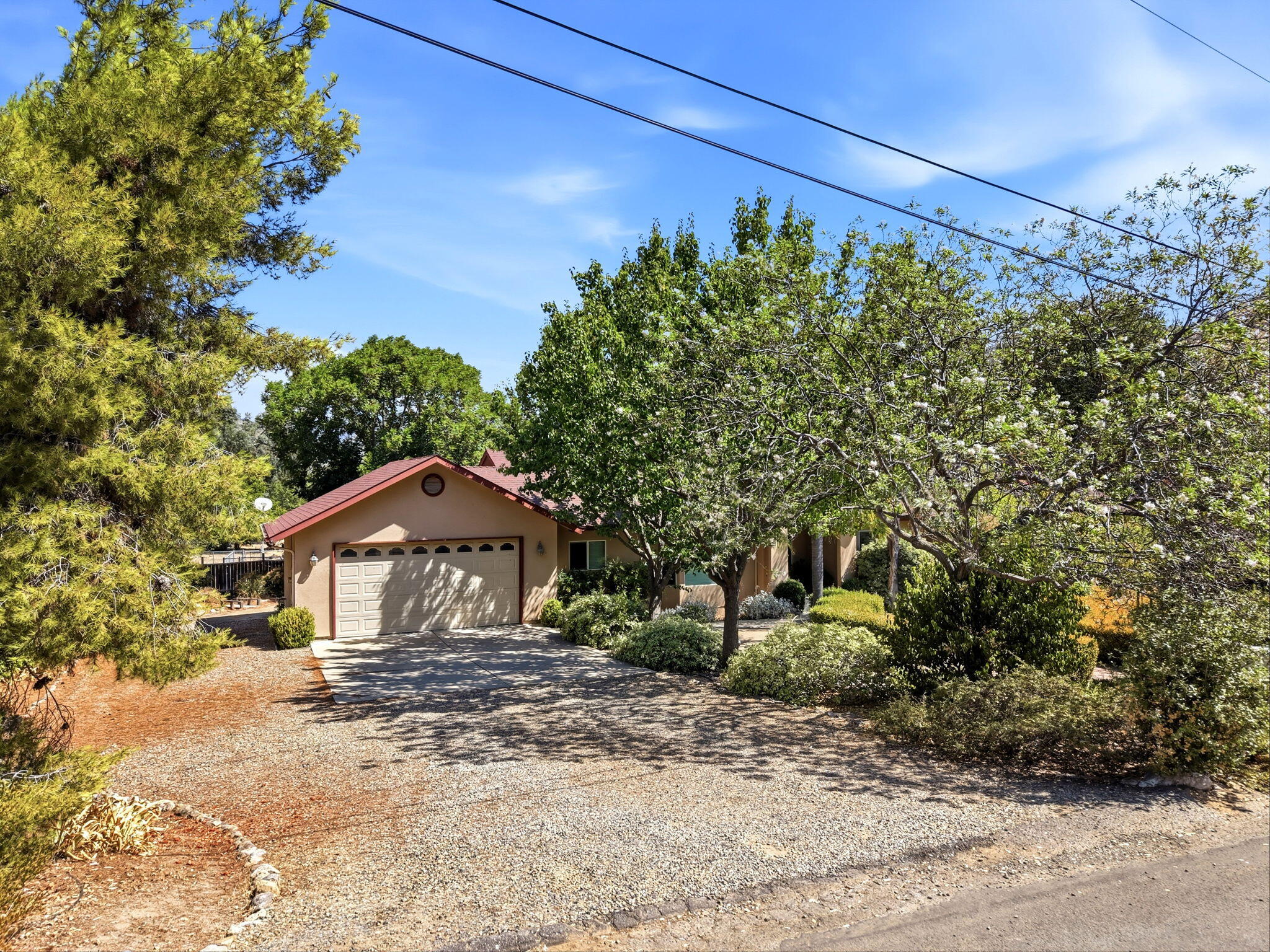 40872 Ferndale Dr, Three Rivers, CA 93271