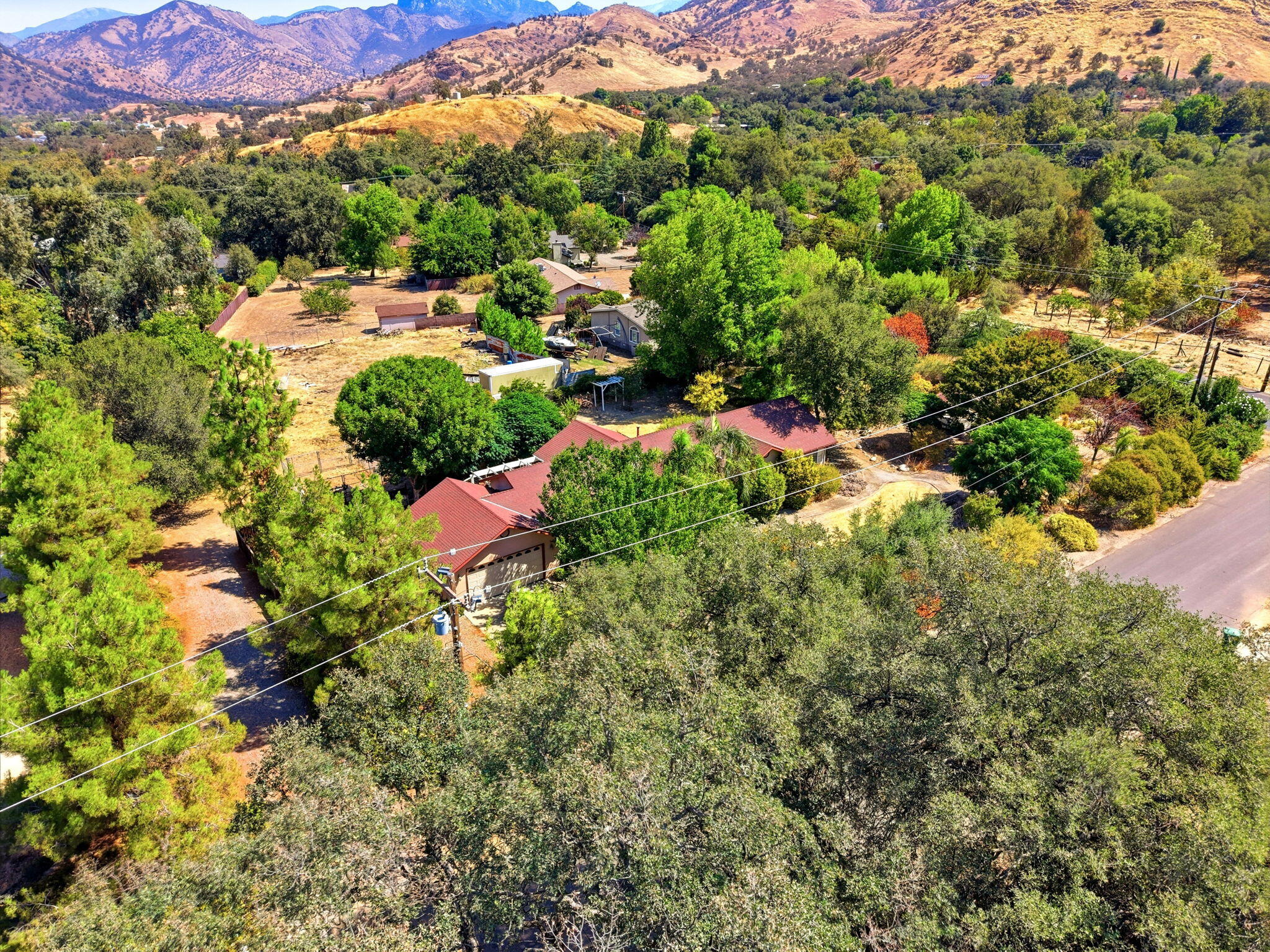 40872 Ferndale Dr, Three Rivers, CA 93271