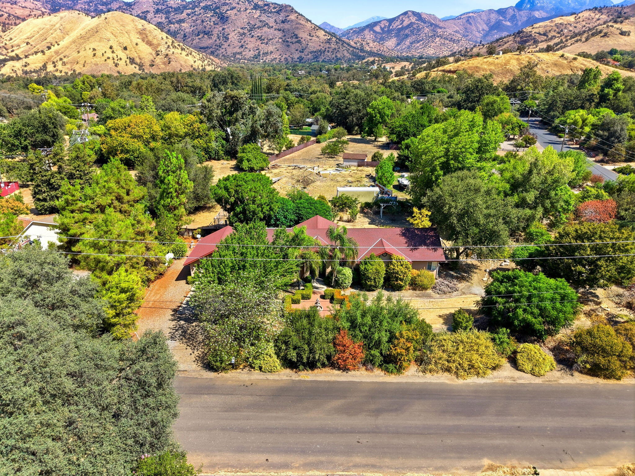 40872 Ferndale Dr, Three Rivers, CA 93271
