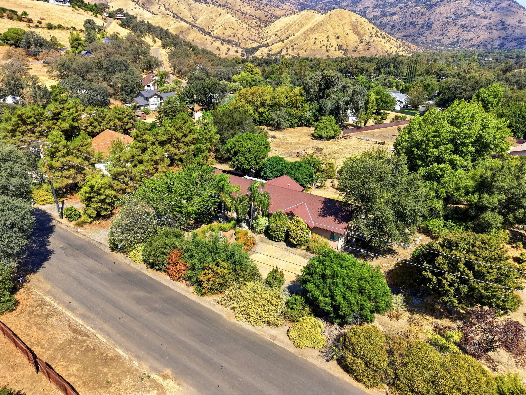 40872 Ferndale Dr, Three Rivers, CA 93271