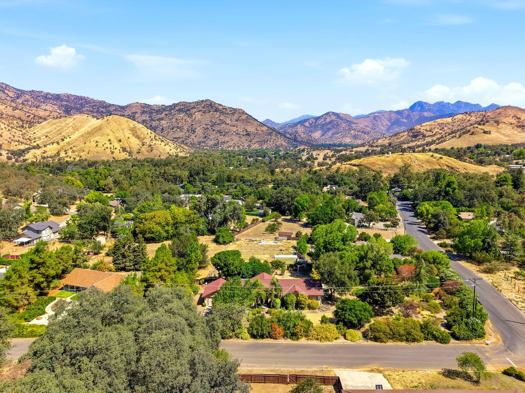 40872 Ferndale Dr, Three Rivers, CA 93271
