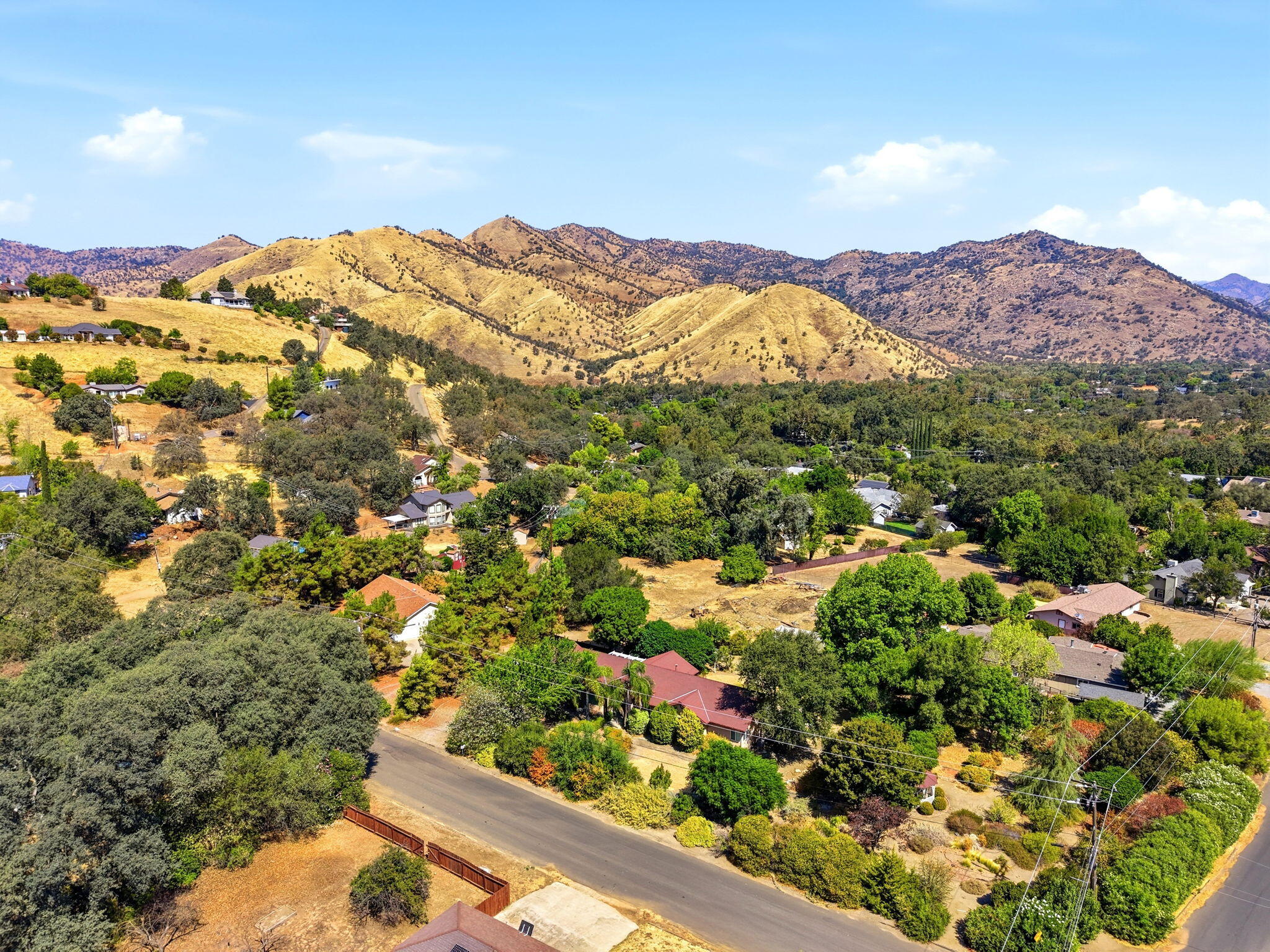 40872 Ferndale Dr, Three Rivers, CA 93271