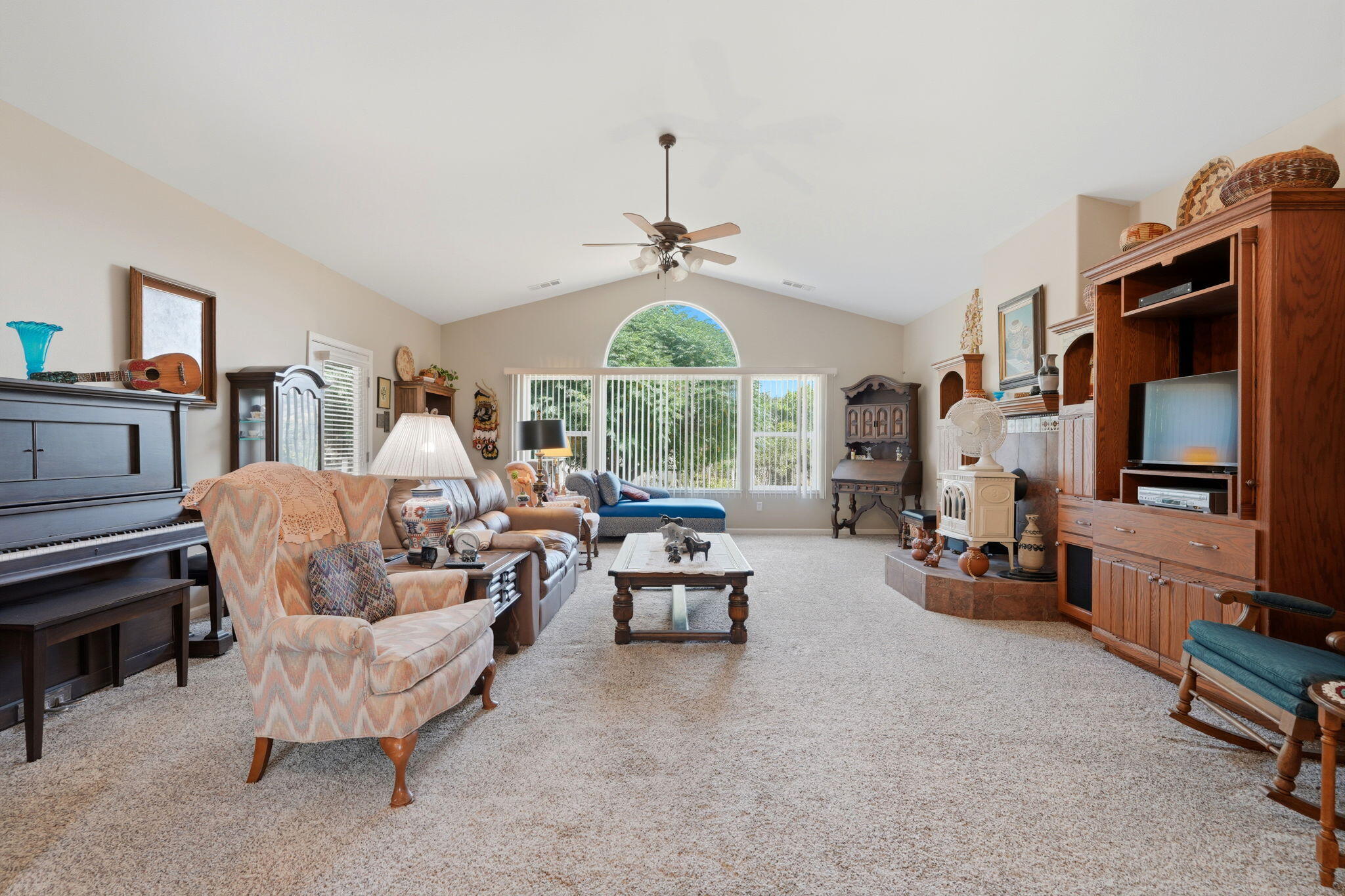 40872 Ferndale Dr, Three Rivers, CA 93271