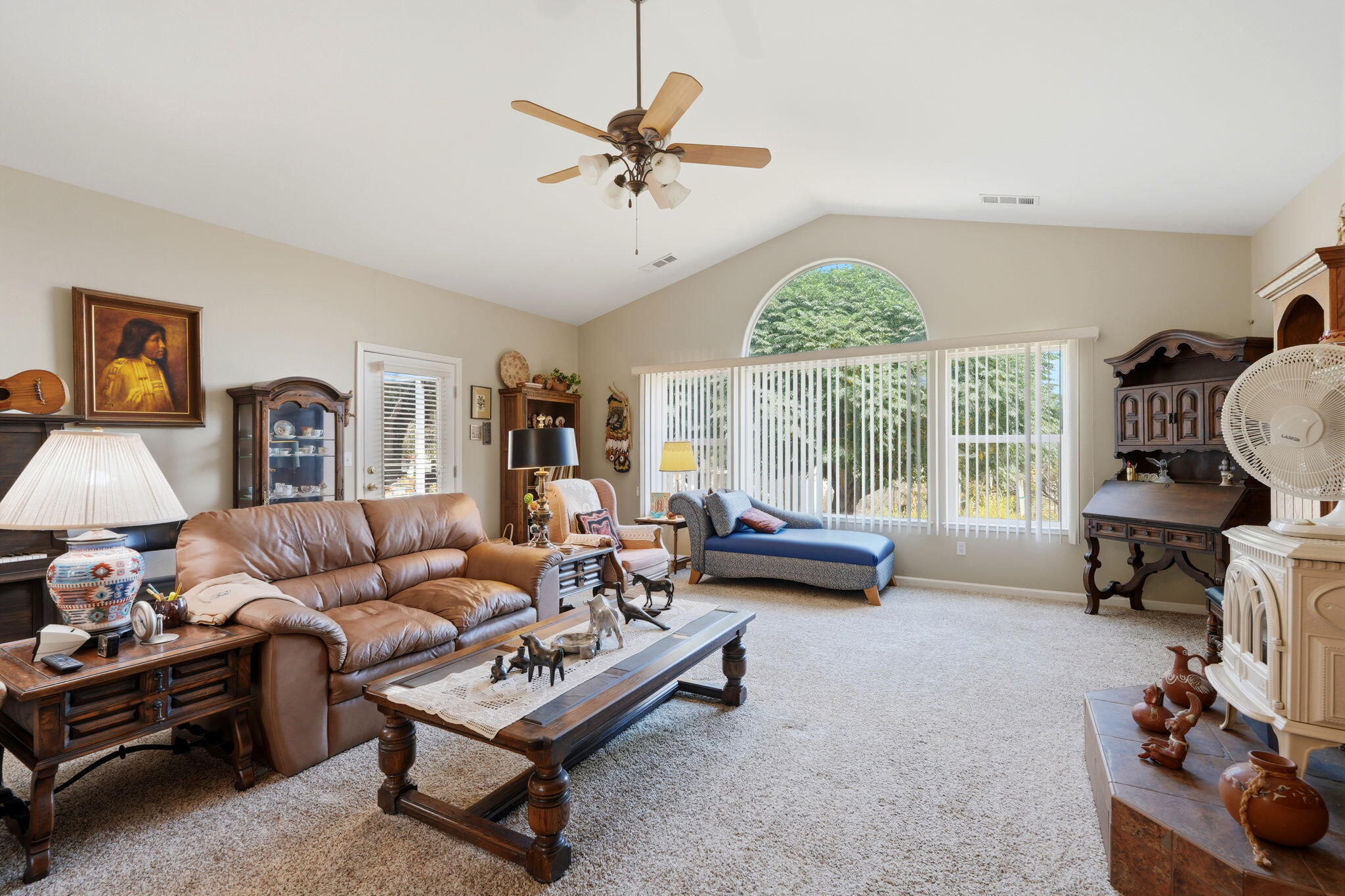 40872 Ferndale Dr, Three Rivers, CA 93271