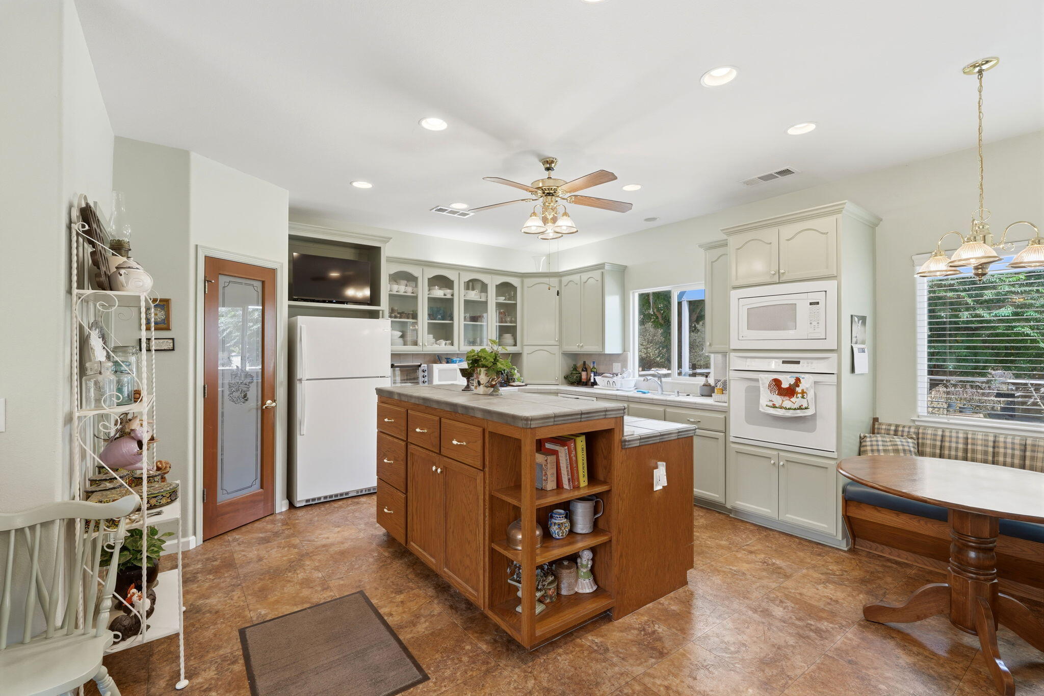 40872 Ferndale Dr, Three Rivers, CA 93271