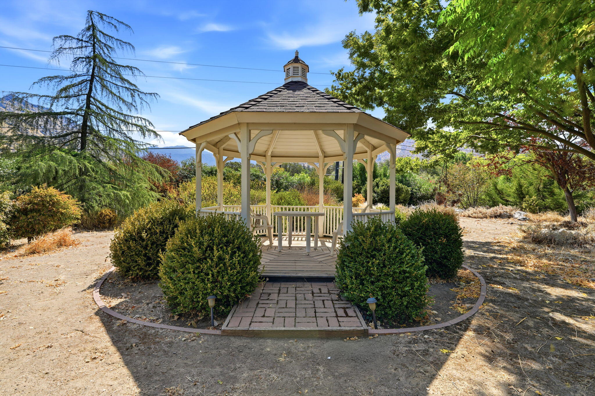 40872 Ferndale Dr, Three Rivers, CA 93271