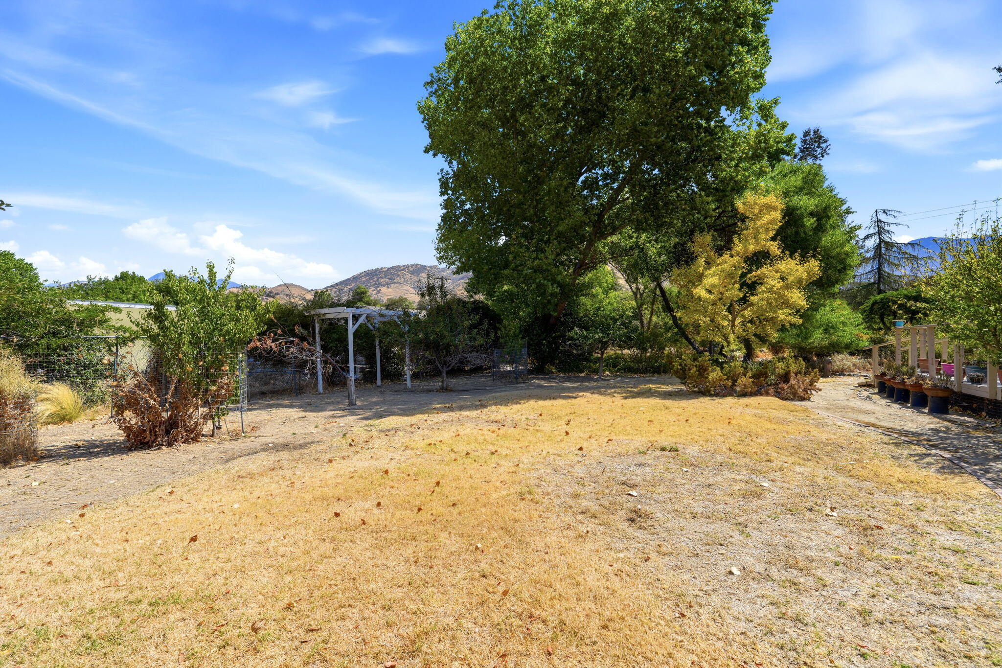 40872 Ferndale Dr, Three Rivers, CA 93271