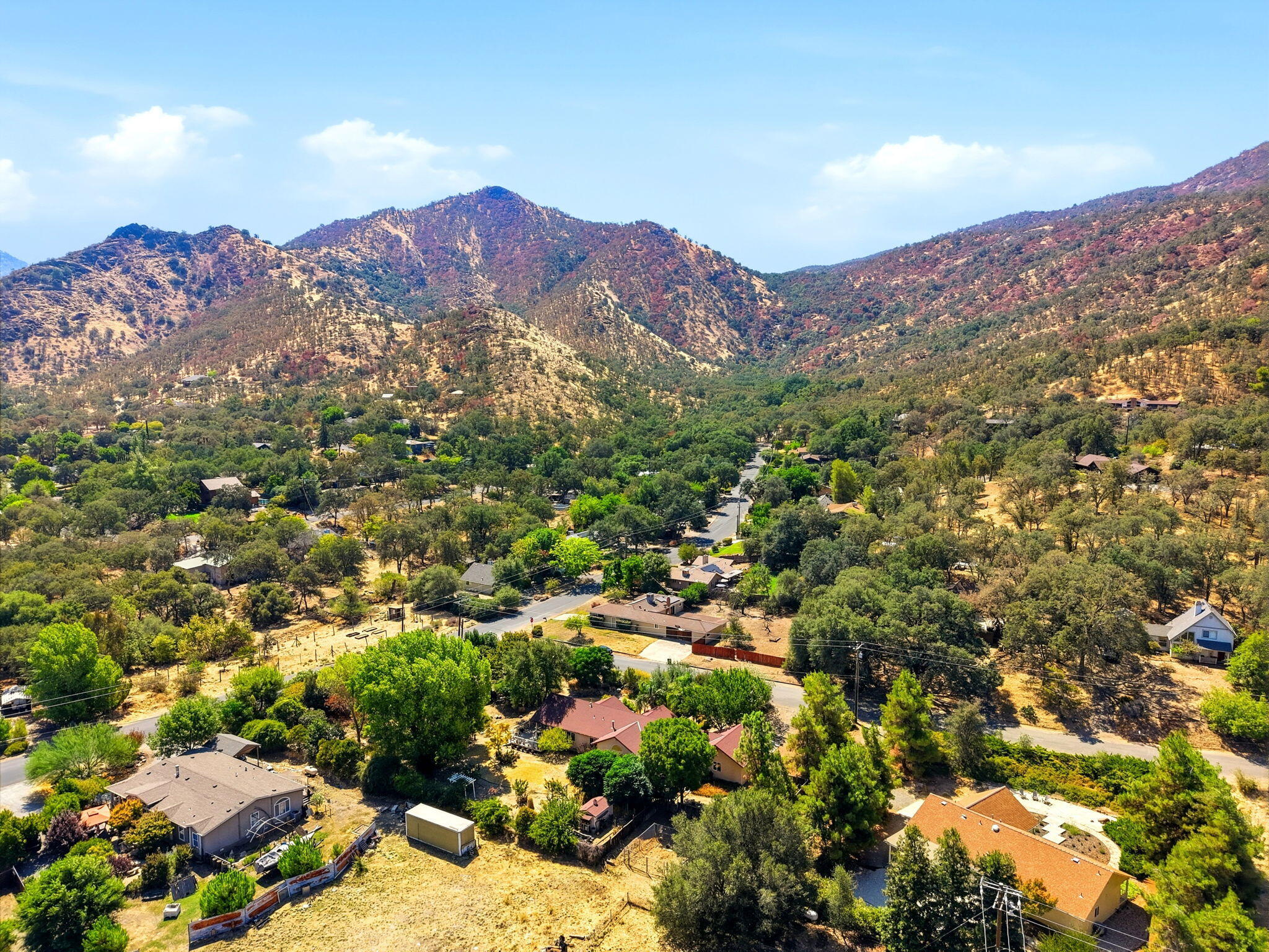 40872 Ferndale Dr, Three Rivers, CA 93271
