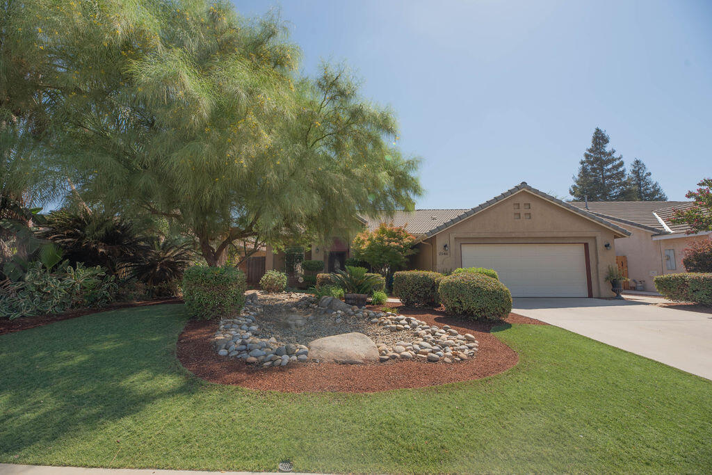 2546 S Virmargo Ct, Visalia, CA 93292