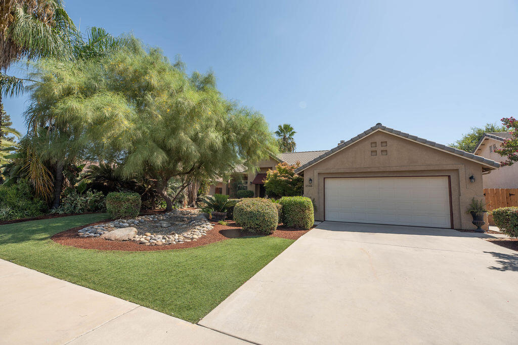 2546 S Virmargo Ct, Visalia, CA 93292