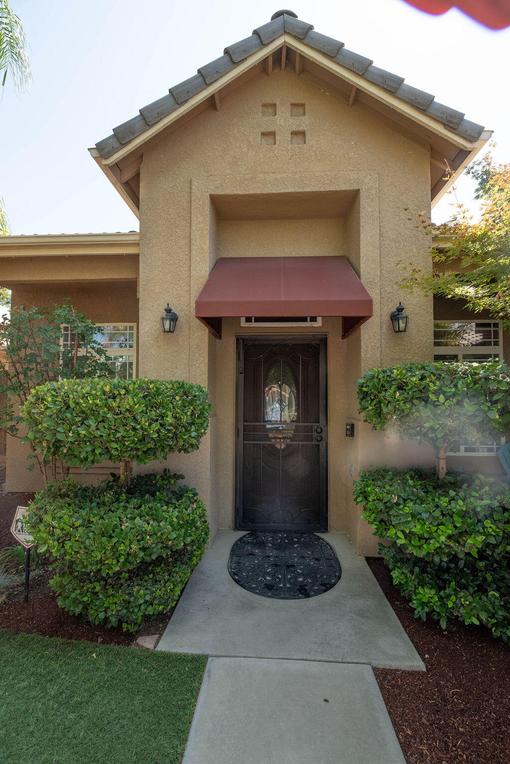 2546 S Virmargo Ct, Visalia, CA 93292
