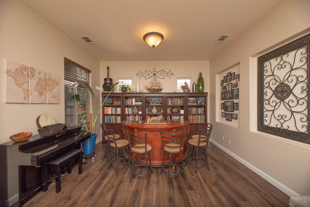 2546 S Virmargo Ct, Visalia, CA 93292