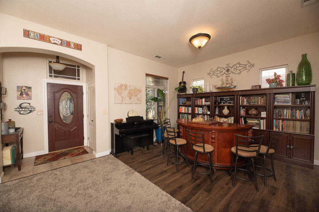 2546 S Virmargo Ct, Visalia, CA 93292