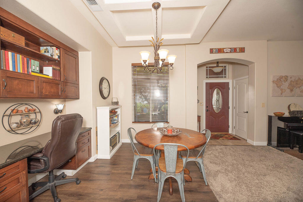 2546 S Virmargo Ct, Visalia, CA 93292