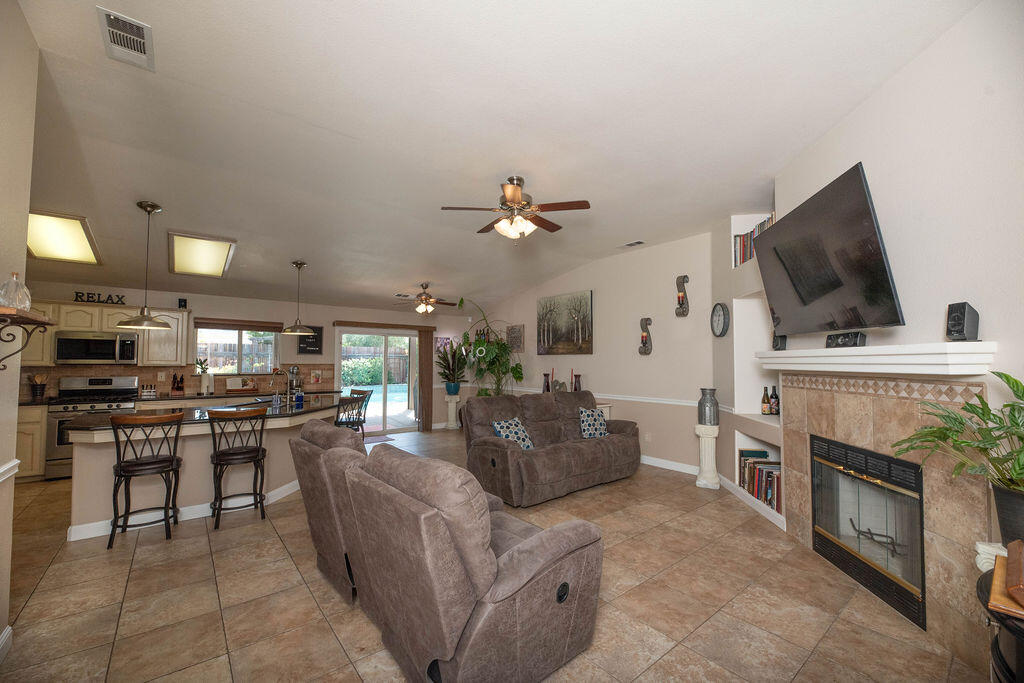 2546 S Virmargo Ct, Visalia, CA 93292