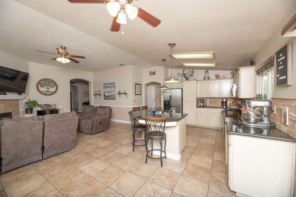 2546 S Virmargo Ct, Visalia, CA 93292