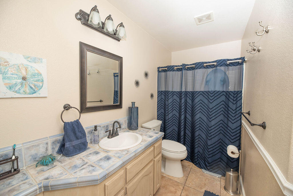 2546 S Virmargo Ct, Visalia, CA 93292