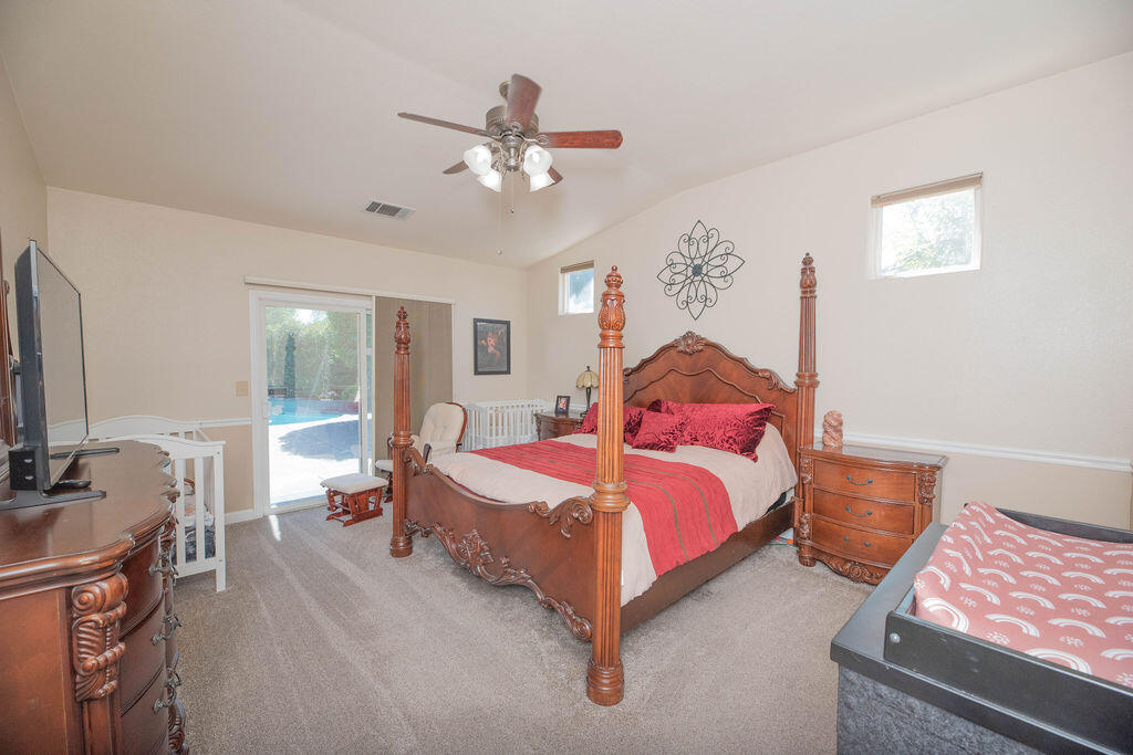 2546 S Virmargo Ct, Visalia, CA 93292