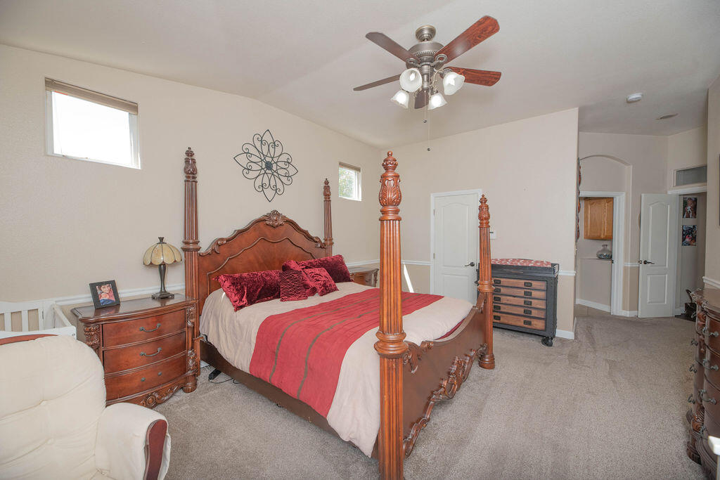2546 S Virmargo Ct, Visalia, CA 93292