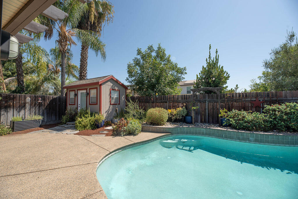 2546 S Virmargo Ct, Visalia, CA 93292