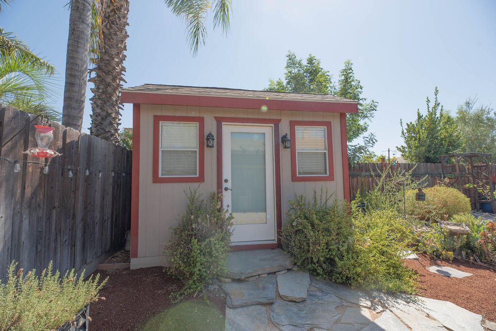 2546 S Virmargo Ct, Visalia, CA 93292