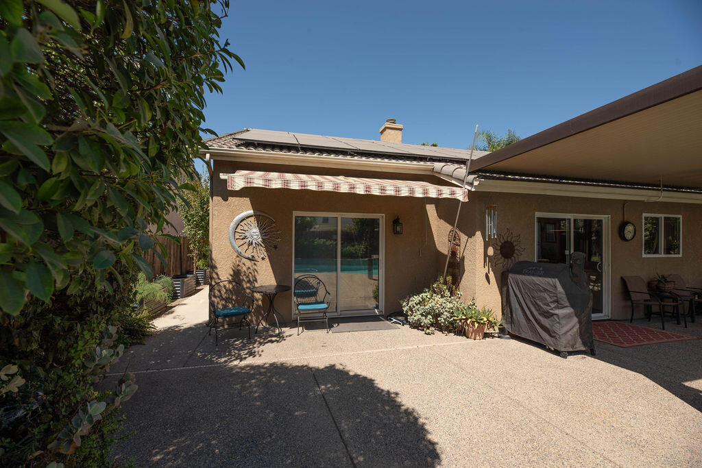 2546 S Virmargo Ct, Visalia, CA 93292