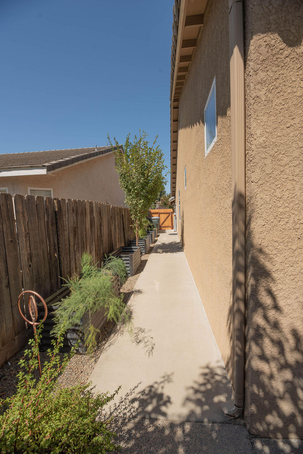 2546 S Virmargo Ct, Visalia, CA 93292