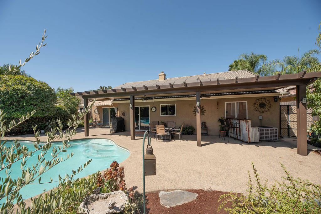 2546 S Virmargo Ct, Visalia, CA 93292